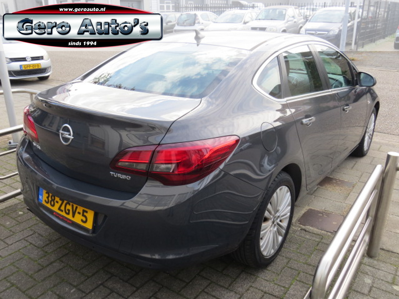 Foto van Opel Astra Notchback