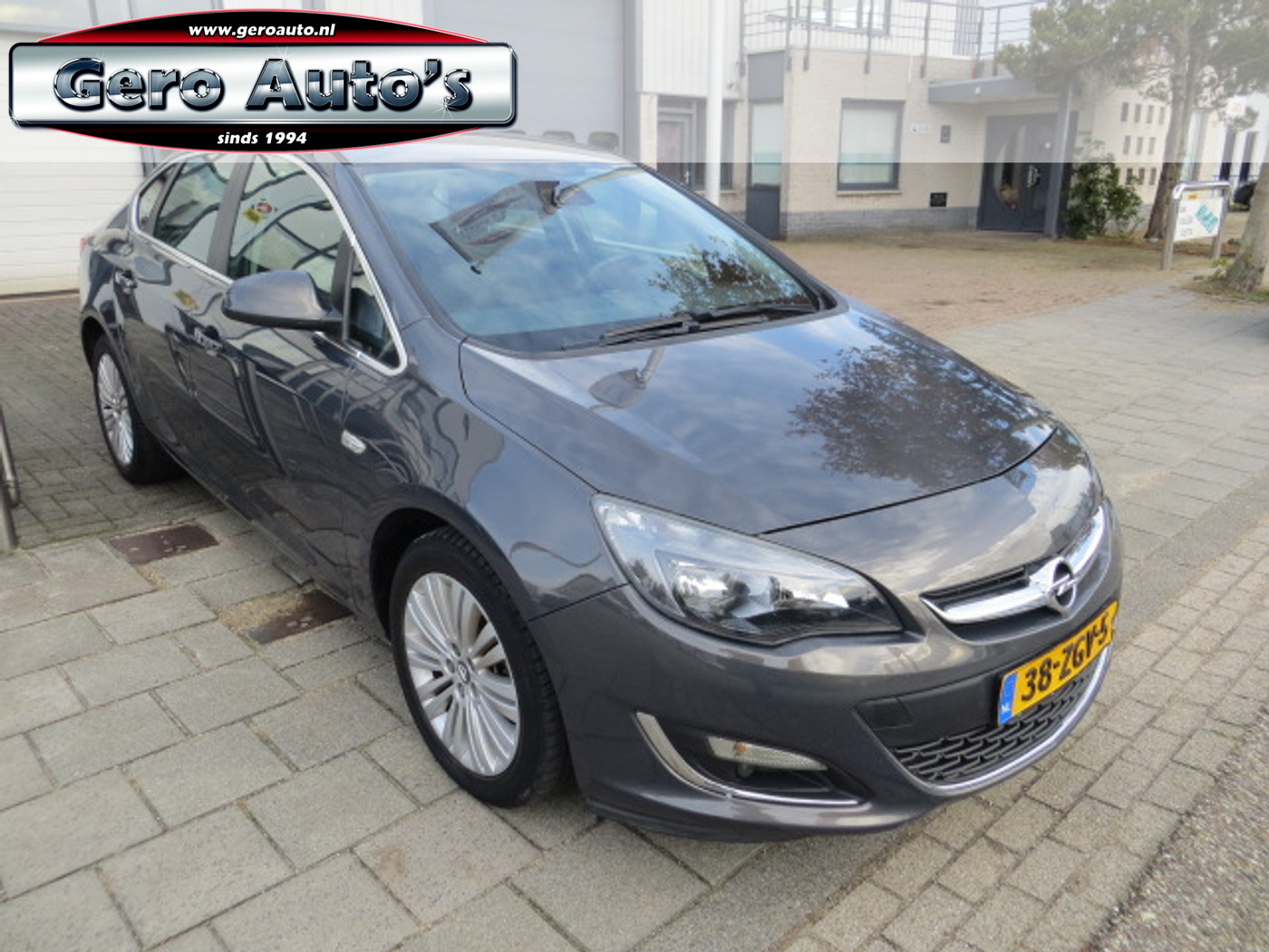 Foto van Opel Astra Notchback