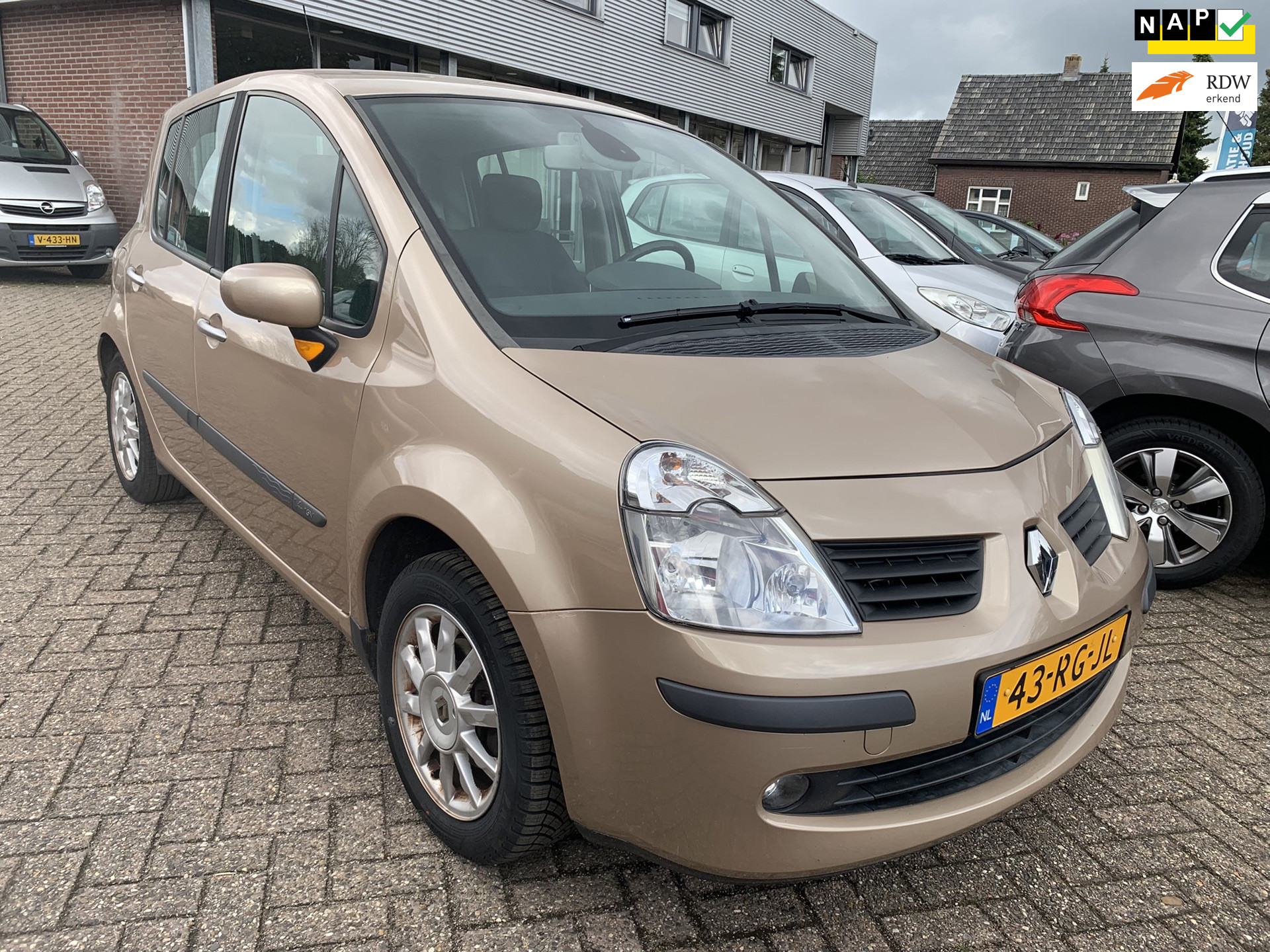Renault Modus 1.4-16V Privilège Luxe 2005 € 1950.- 1 Jr APK Zo mee 2005 - voorkant
