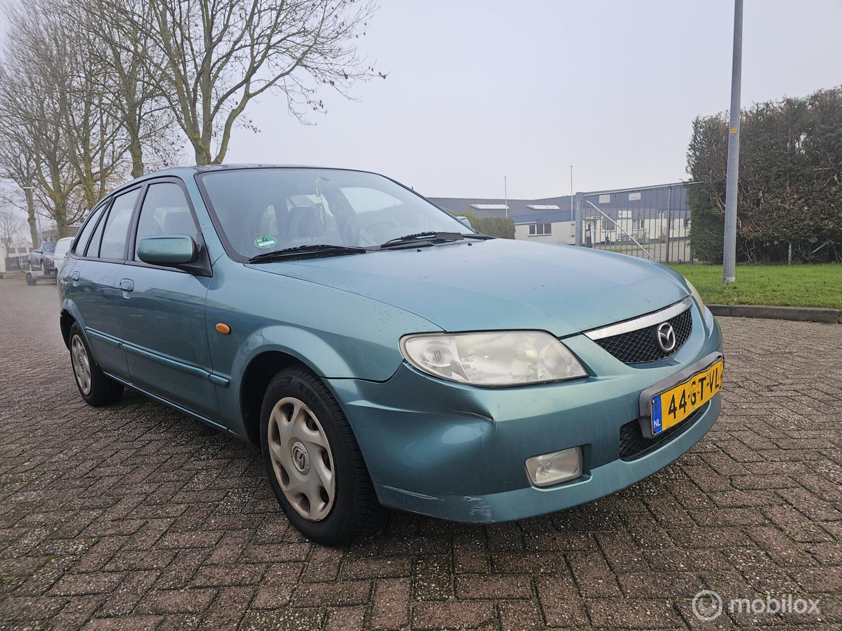 Mazda Mazda 323f 1.6i F LX 2001 - voorkant
