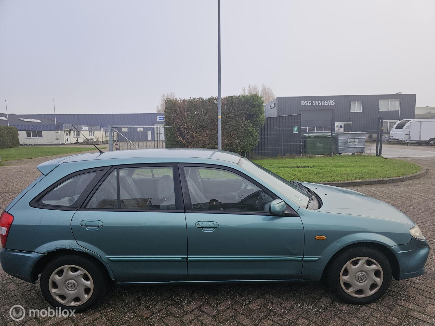 Foto van Mazda Mazda 323f