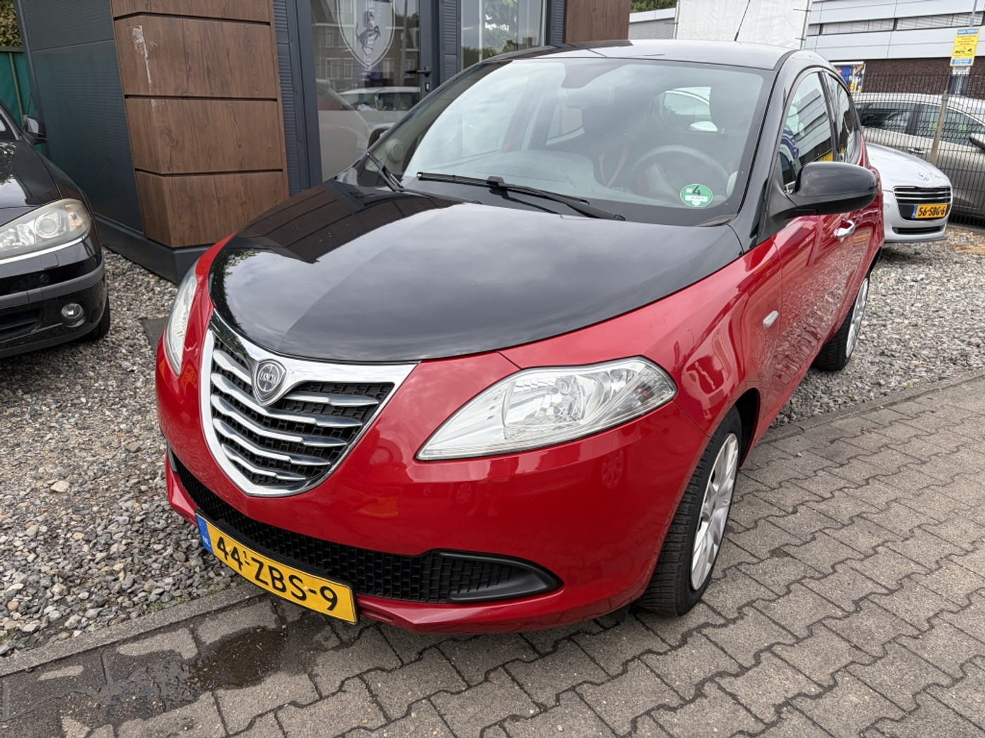 Lancia Ypsilon 0.9 TwinAir Bl.&Red 2012 - voorkant