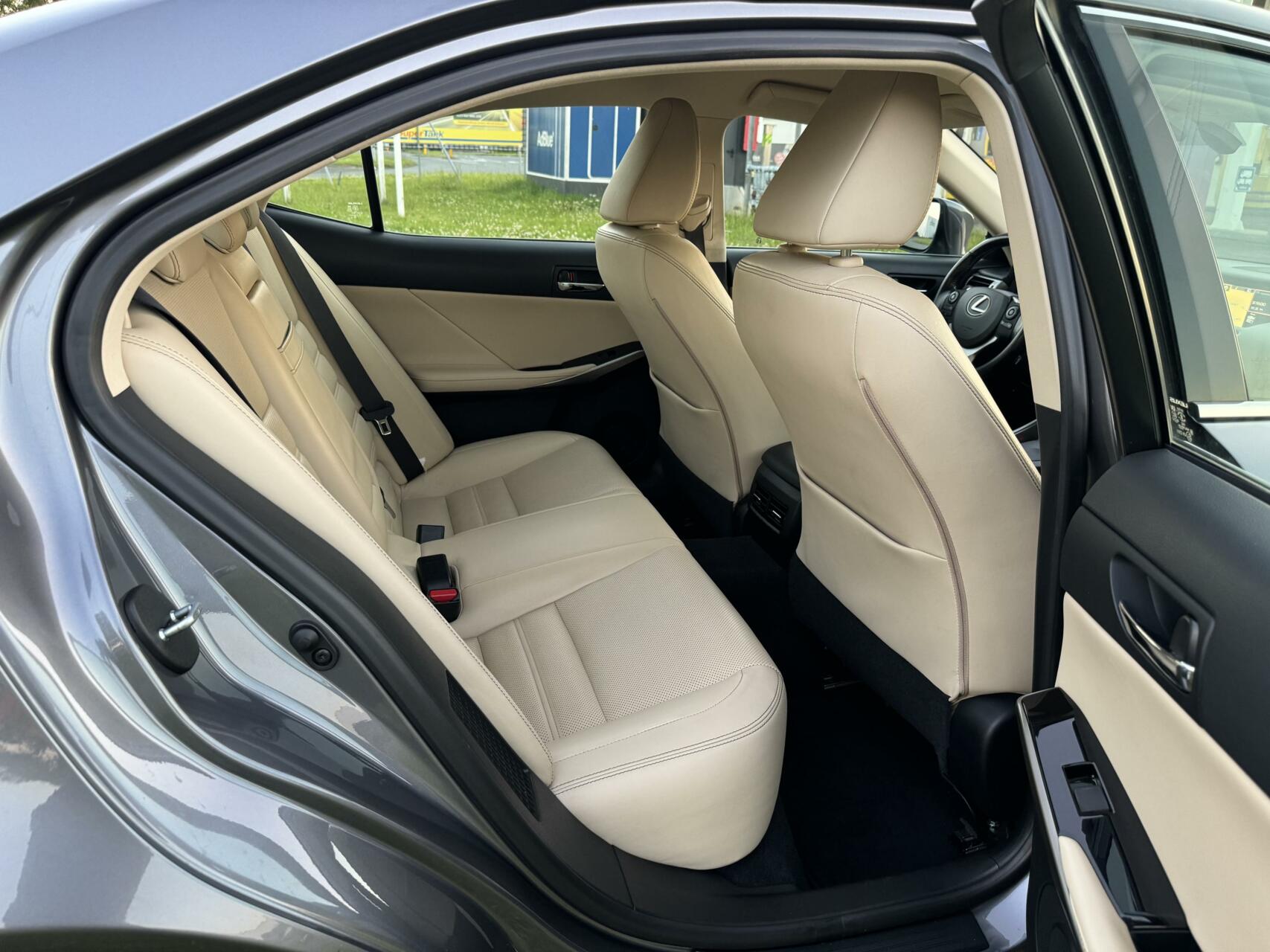 Foto van Lexus Is
