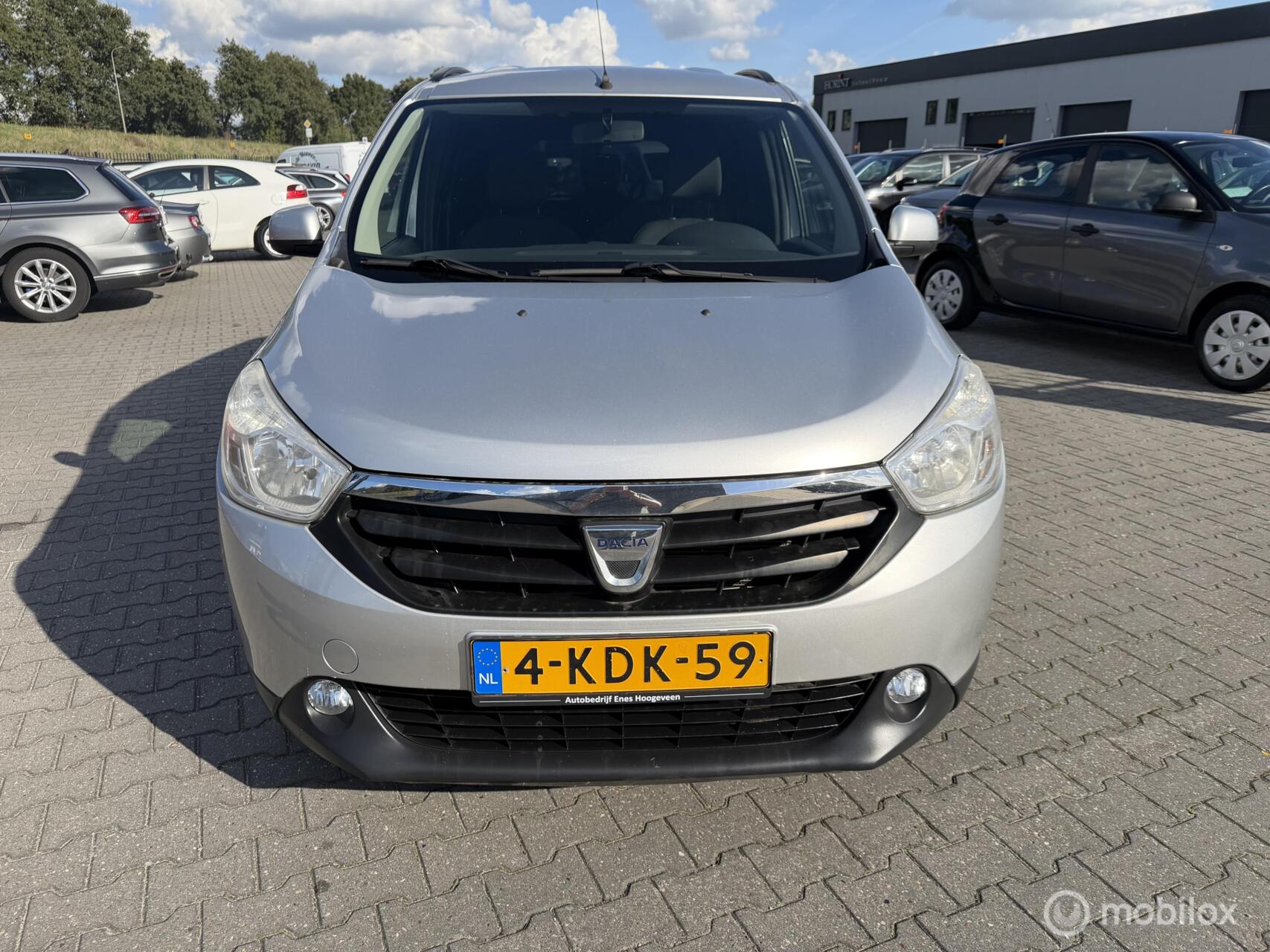 Dacia Lodgy 1.2 TCe Prestige 5p. lees teks ex bpm handel exsport 2013 - voorkant