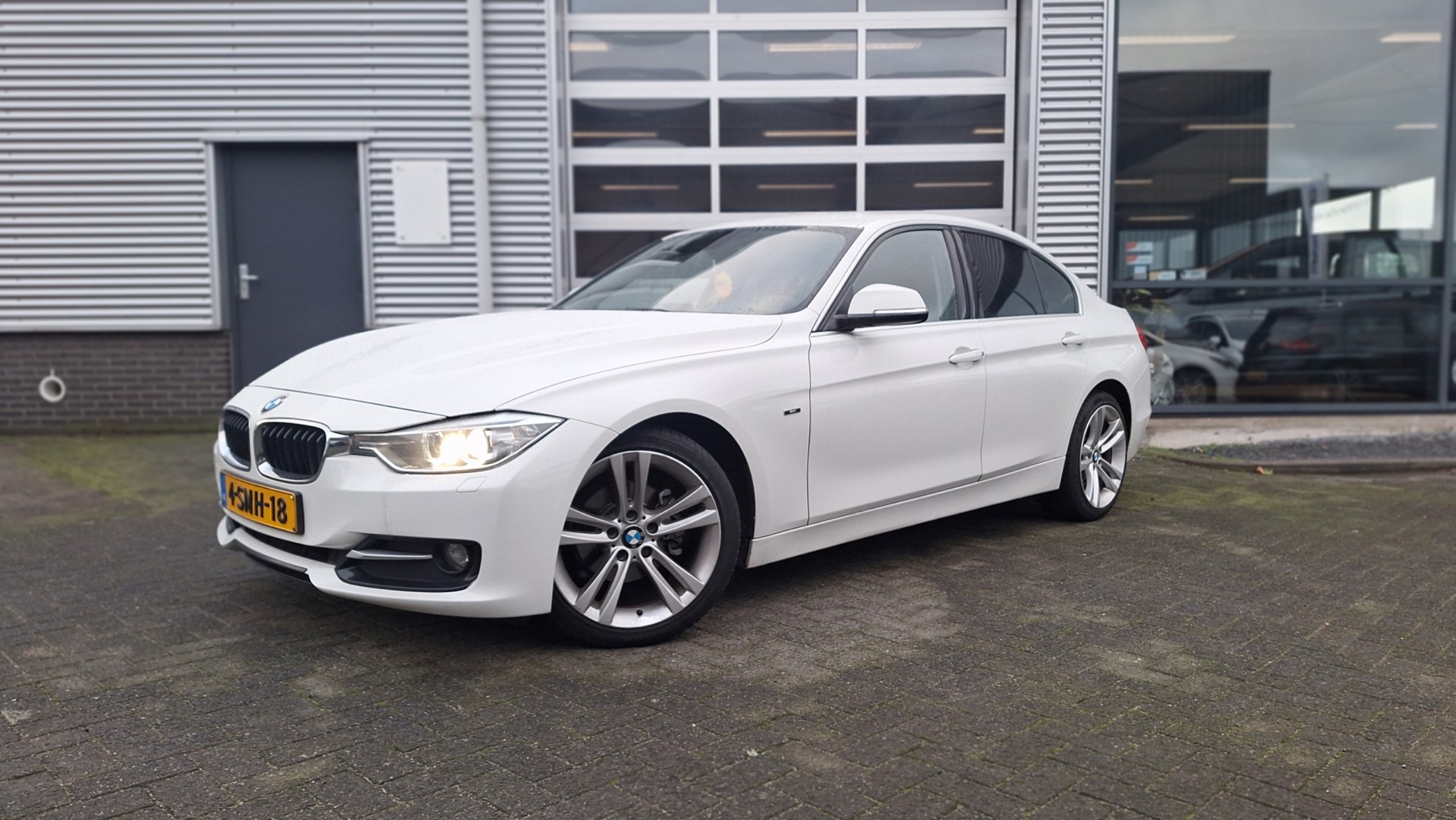 Foto van BMW 320i Ed