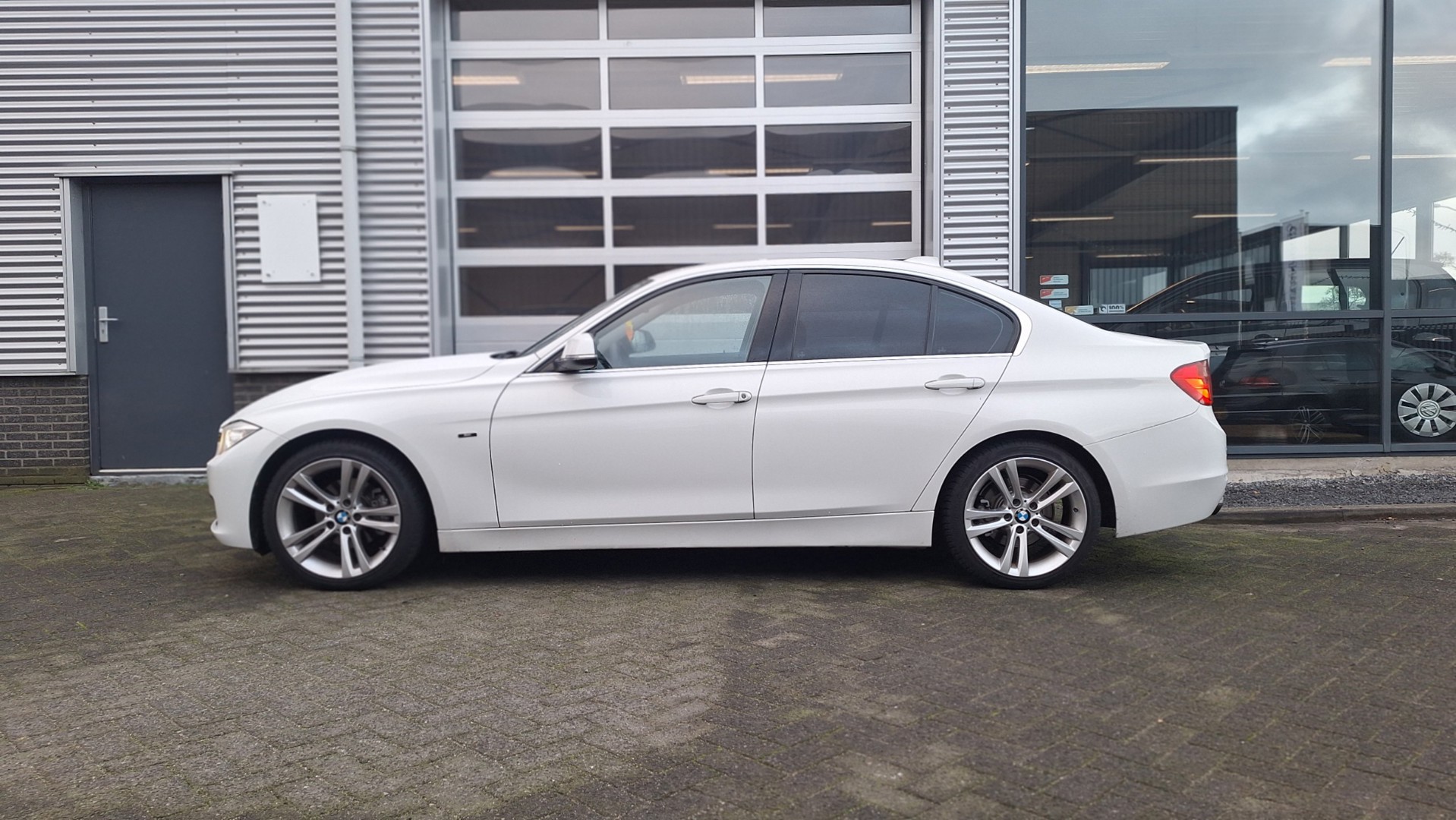 Foto van BMW 320i Ed