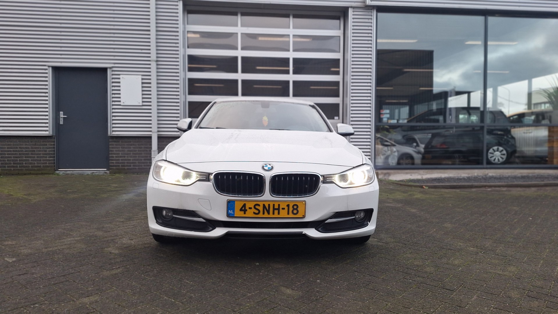Foto van BMW 320i Ed