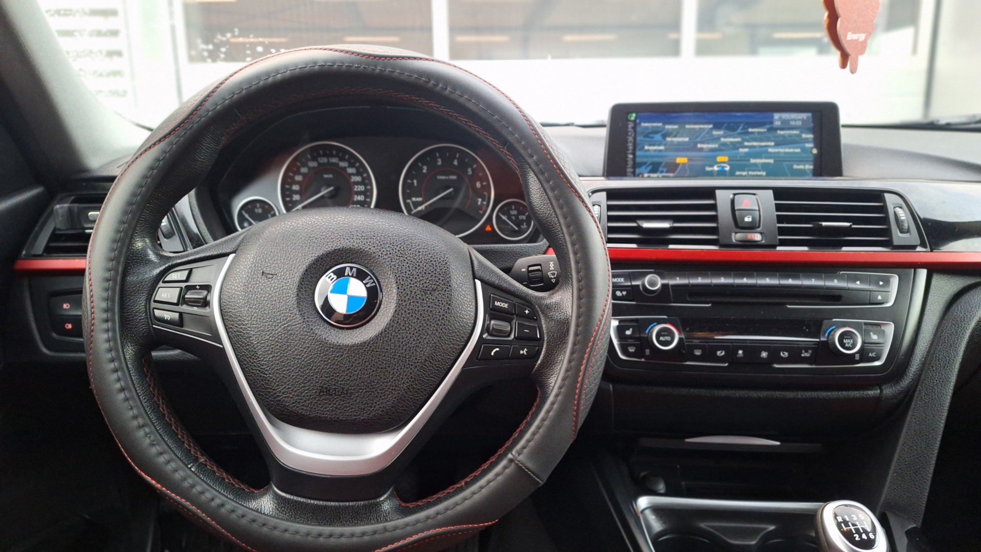 Foto van BMW 320i Ed