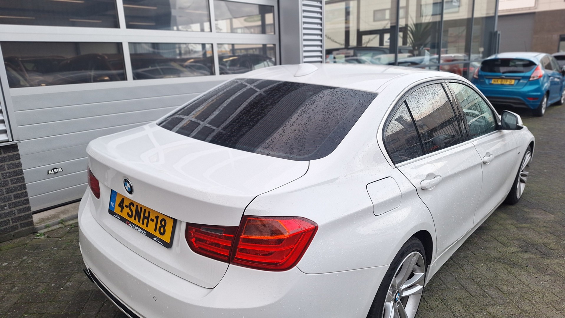 Foto van BMW 320i Ed