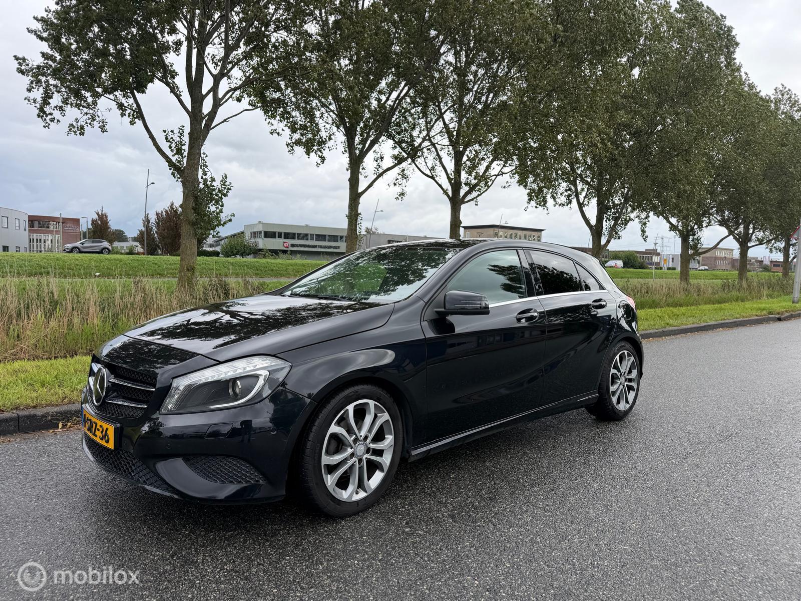Mercedes-Benz A 180 180 Edition Navigatie 4U3 2013 - voorkant