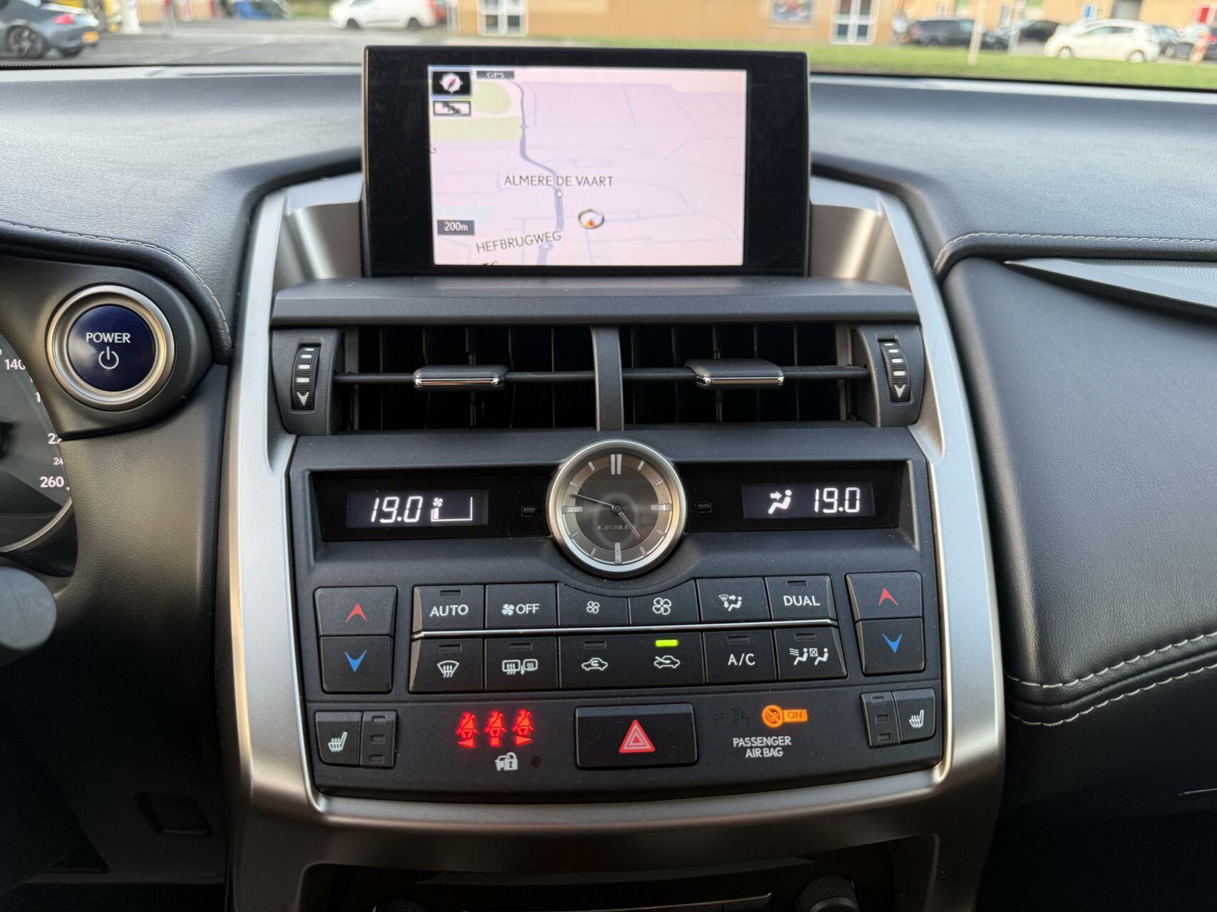 Foto van Lexus NX