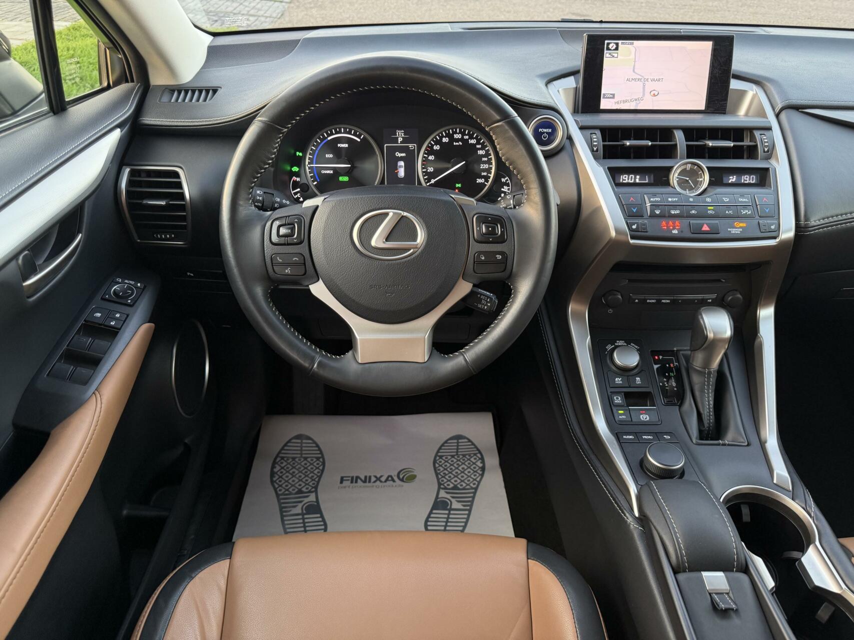 Foto van Lexus NX