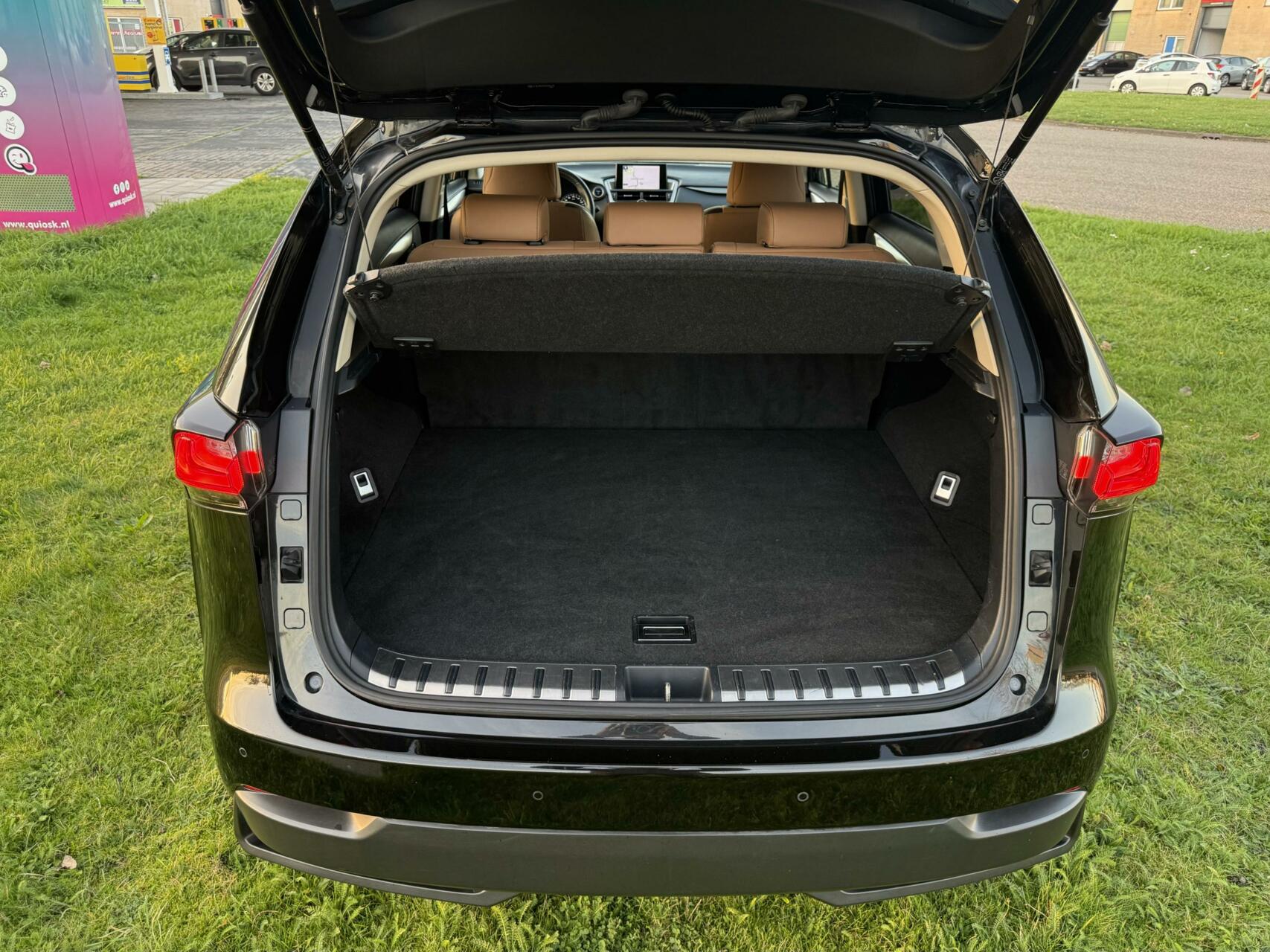 Foto van Lexus NX