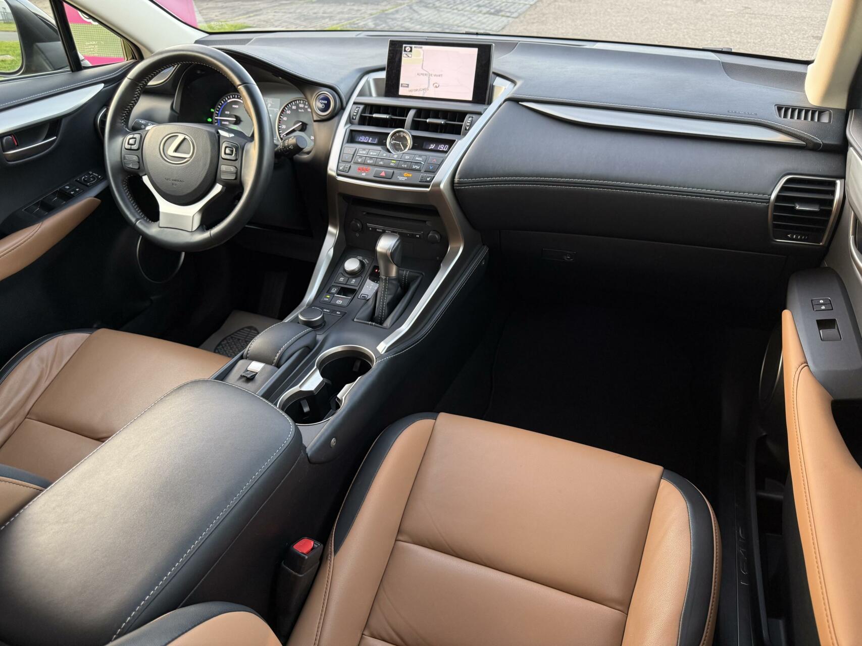 Foto van Lexus NX