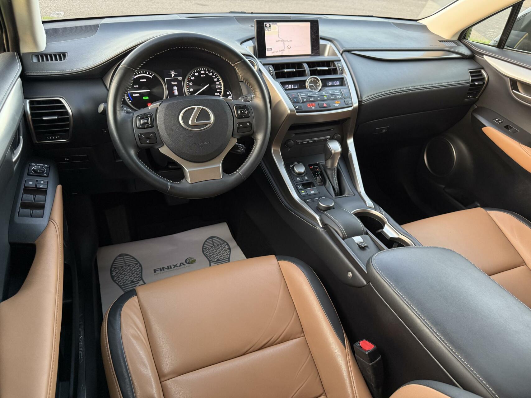 Foto van Lexus NX