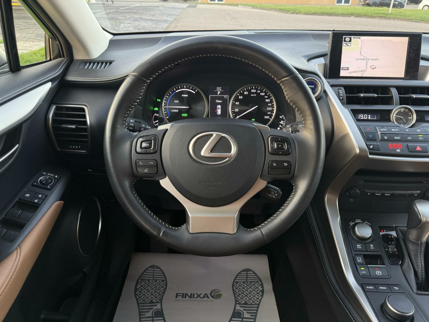 Foto van Lexus NX