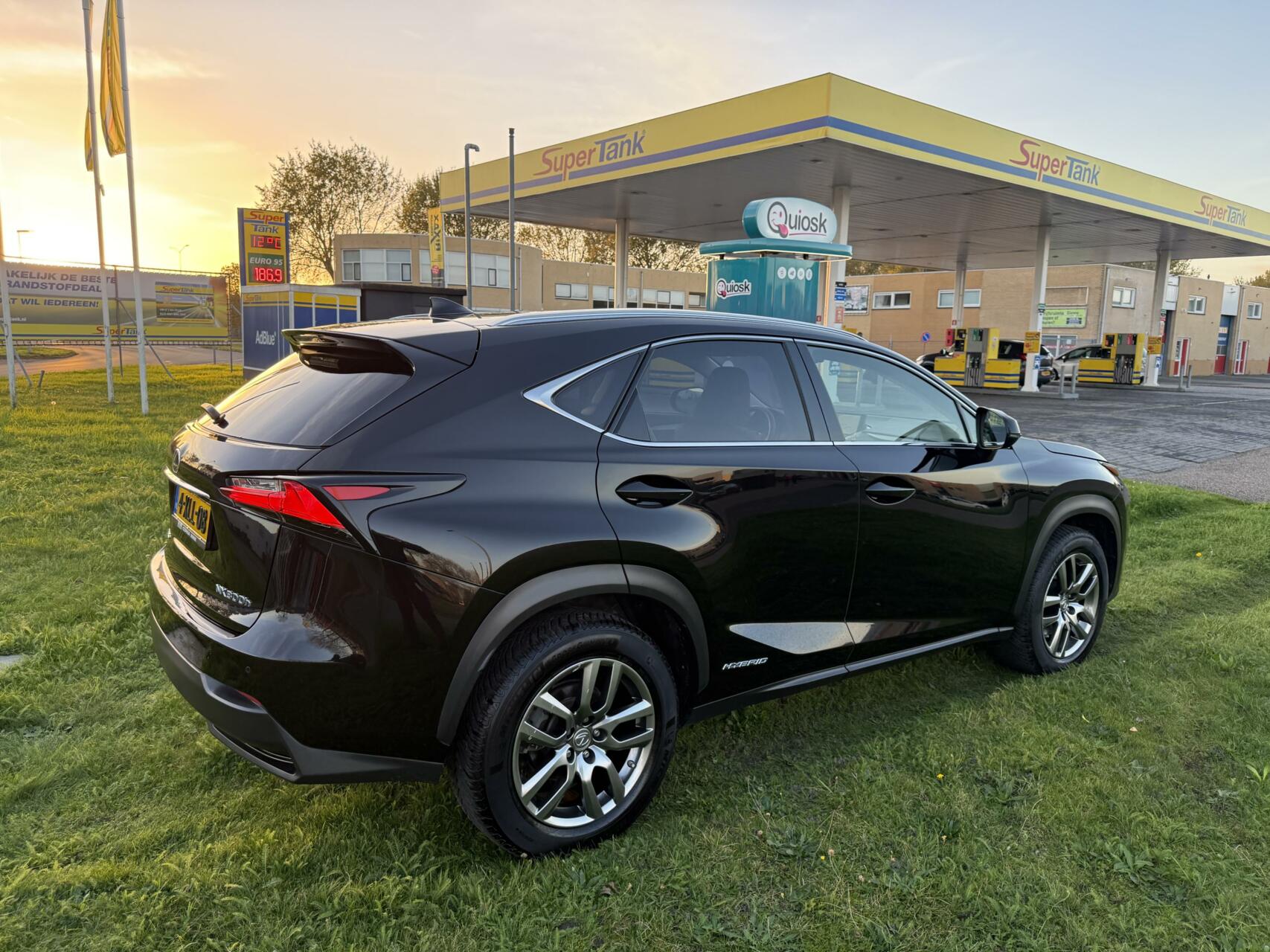 Foto van Lexus NX