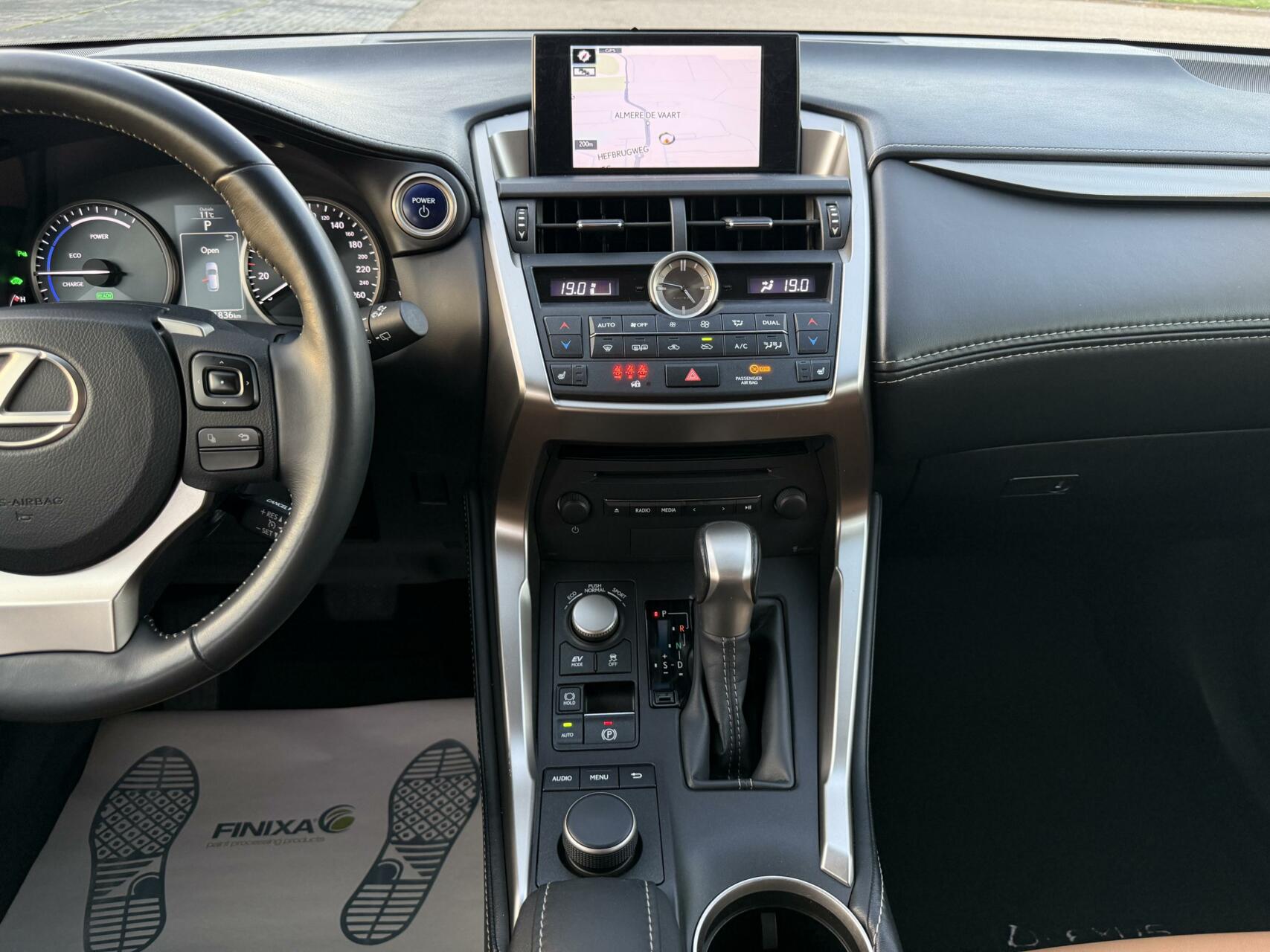 Foto van Lexus NX