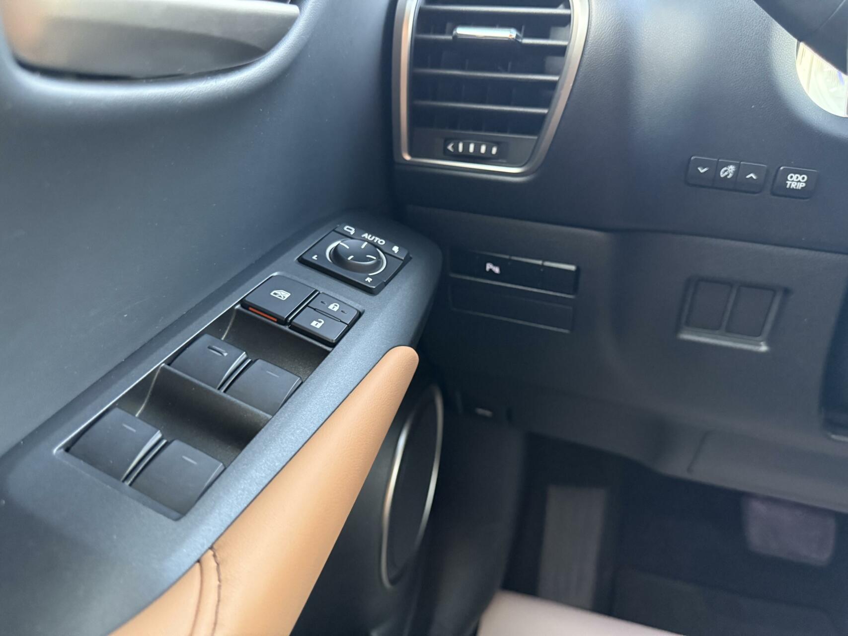 Foto van Lexus NX