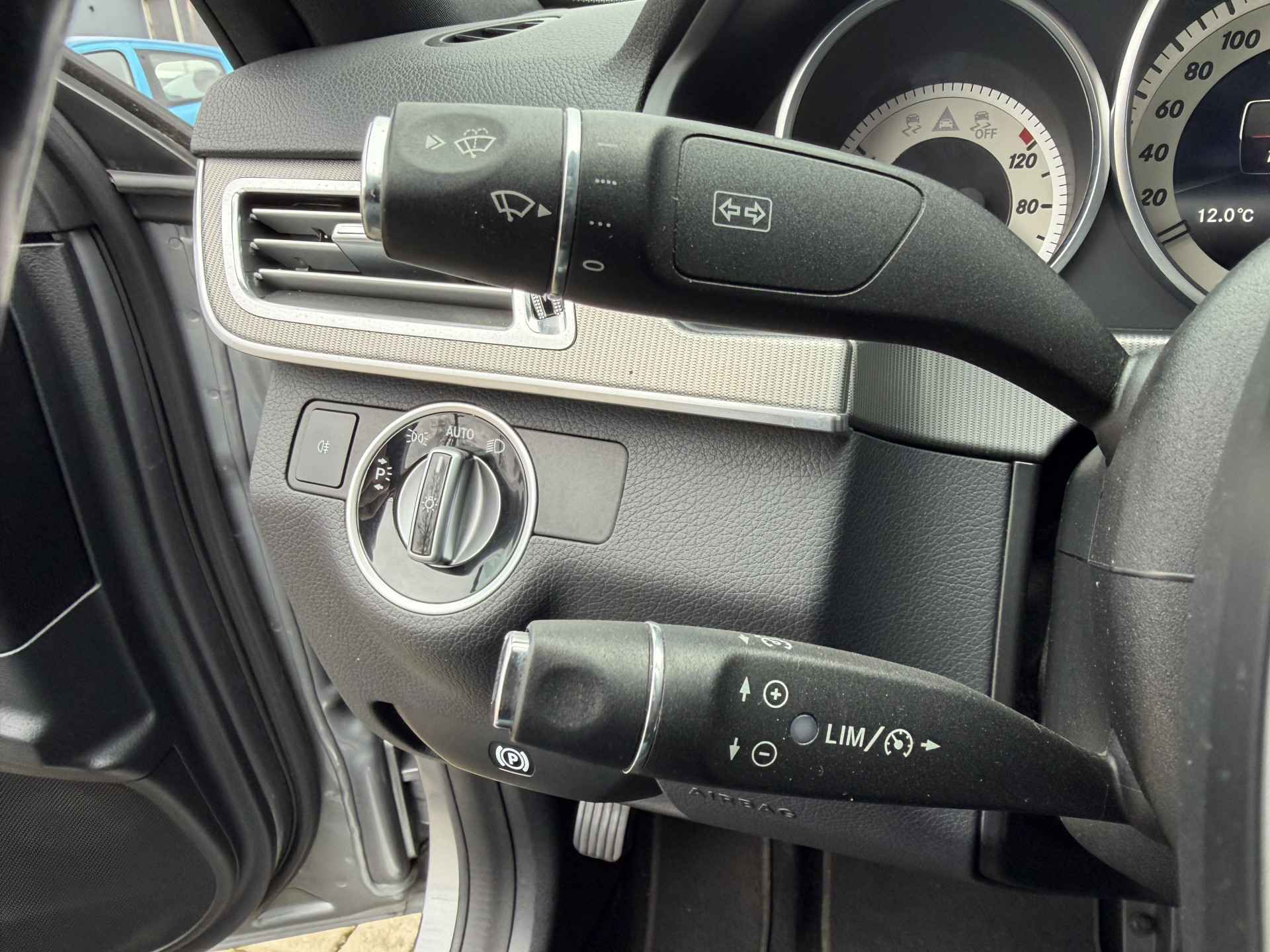 Foto van Mercedes-Benz E 200