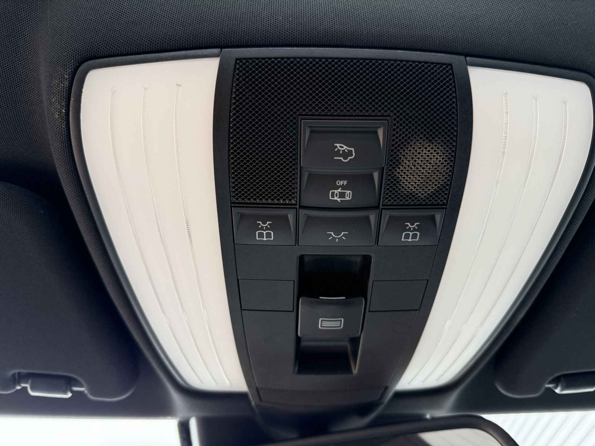 Foto van Mercedes-Benz E 200