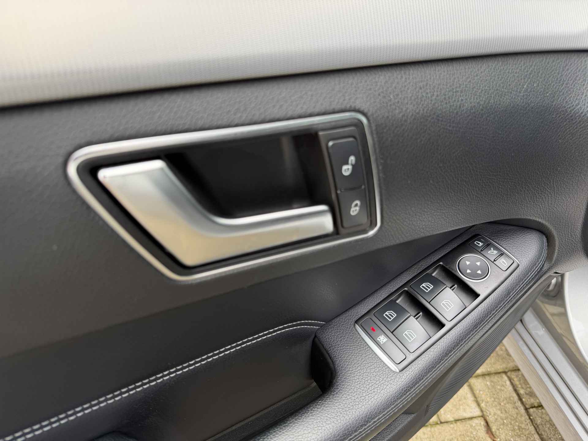Foto van Mercedes-Benz E 200