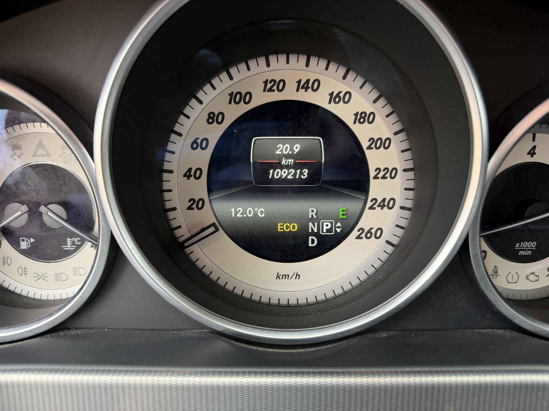 Foto van Mercedes-Benz E 200