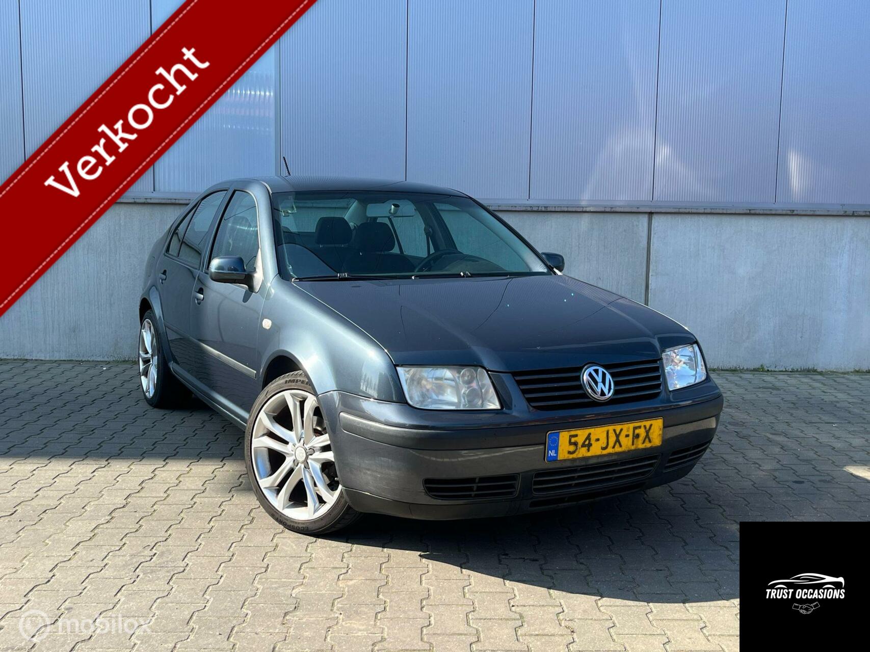Volkswagen Bora 1.6-16V Sportline NAP TREKHAAK 2002 - voorkant