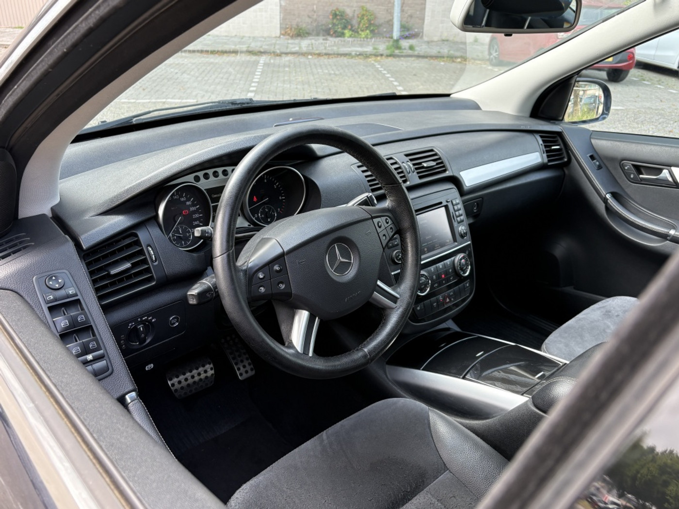 Foto van Mercedes-Benz R 350 4Matic