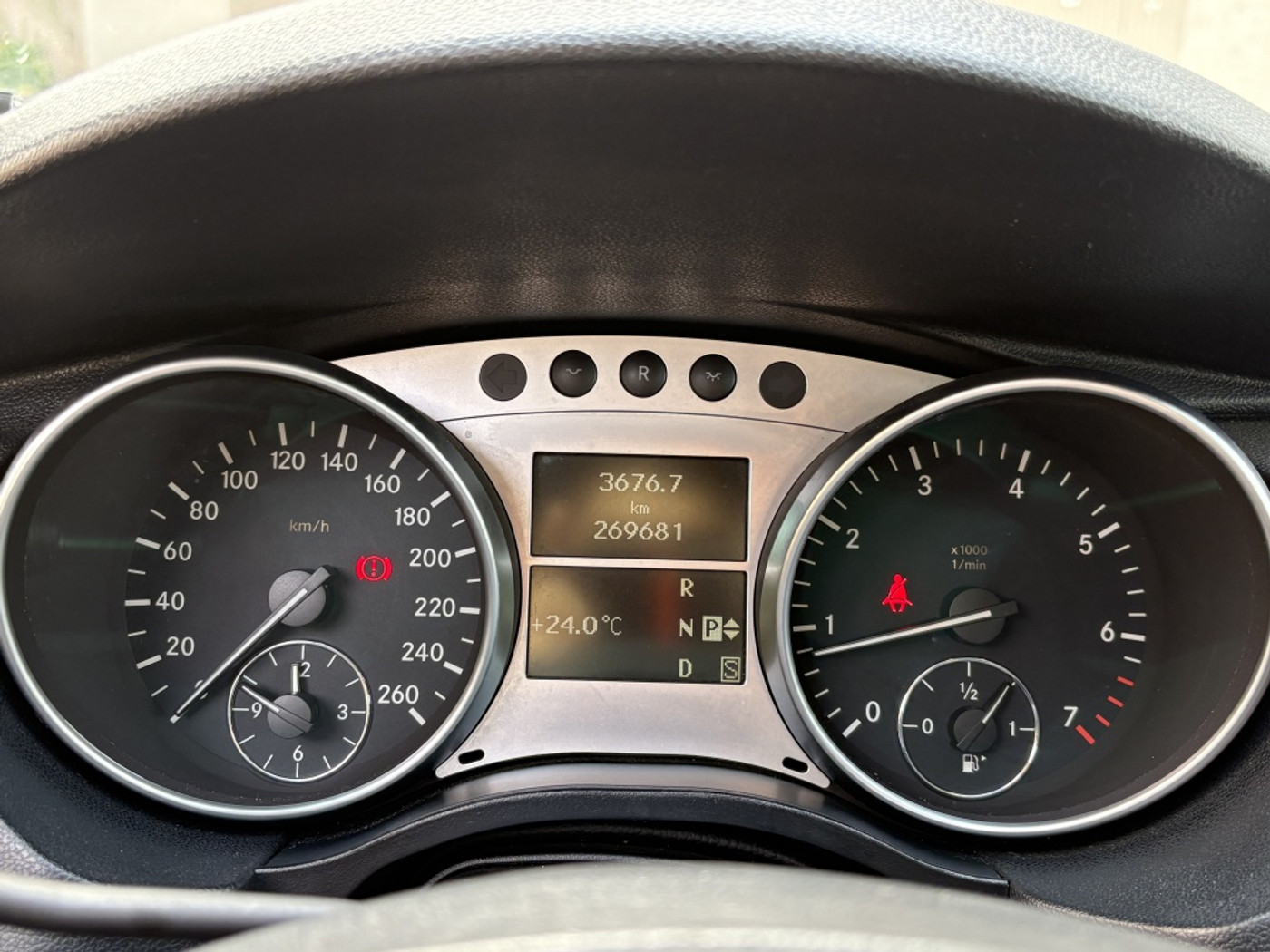 Foto van Mercedes-Benz R 350 4Matic