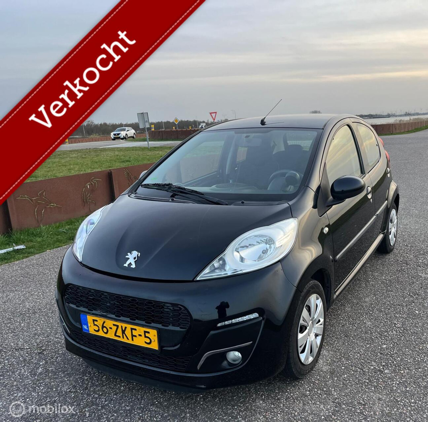 Peugeot 107 1.0 Active 2012 - voorkant