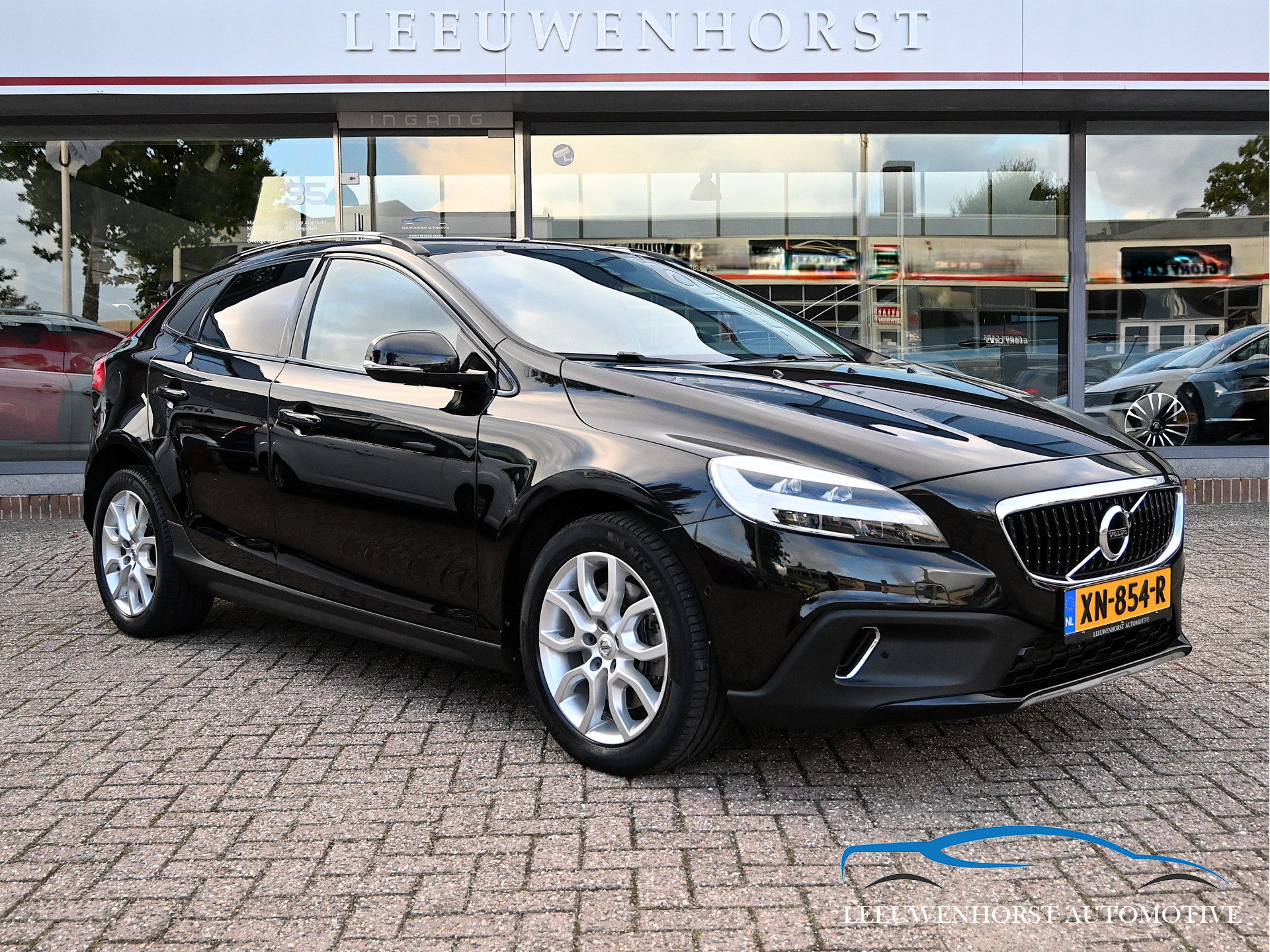 Volvo V40 Cross Country 1.5 T3 Polar+ Luxury, AUTOMAAT, 2019 - voorkant