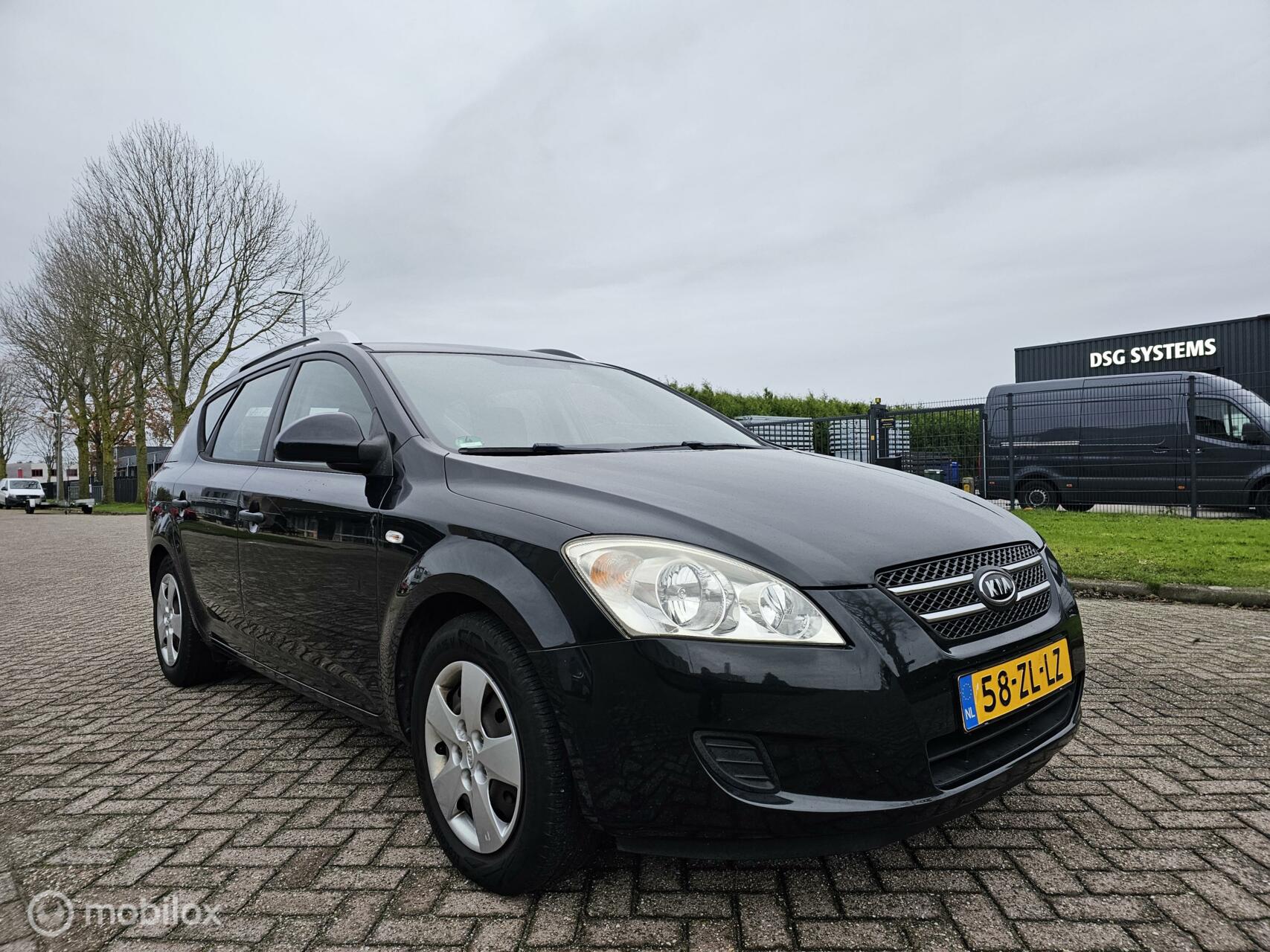 Kia Cee'd Sporty Wagon 1.6 X-tra Airco 2008 - voorkant