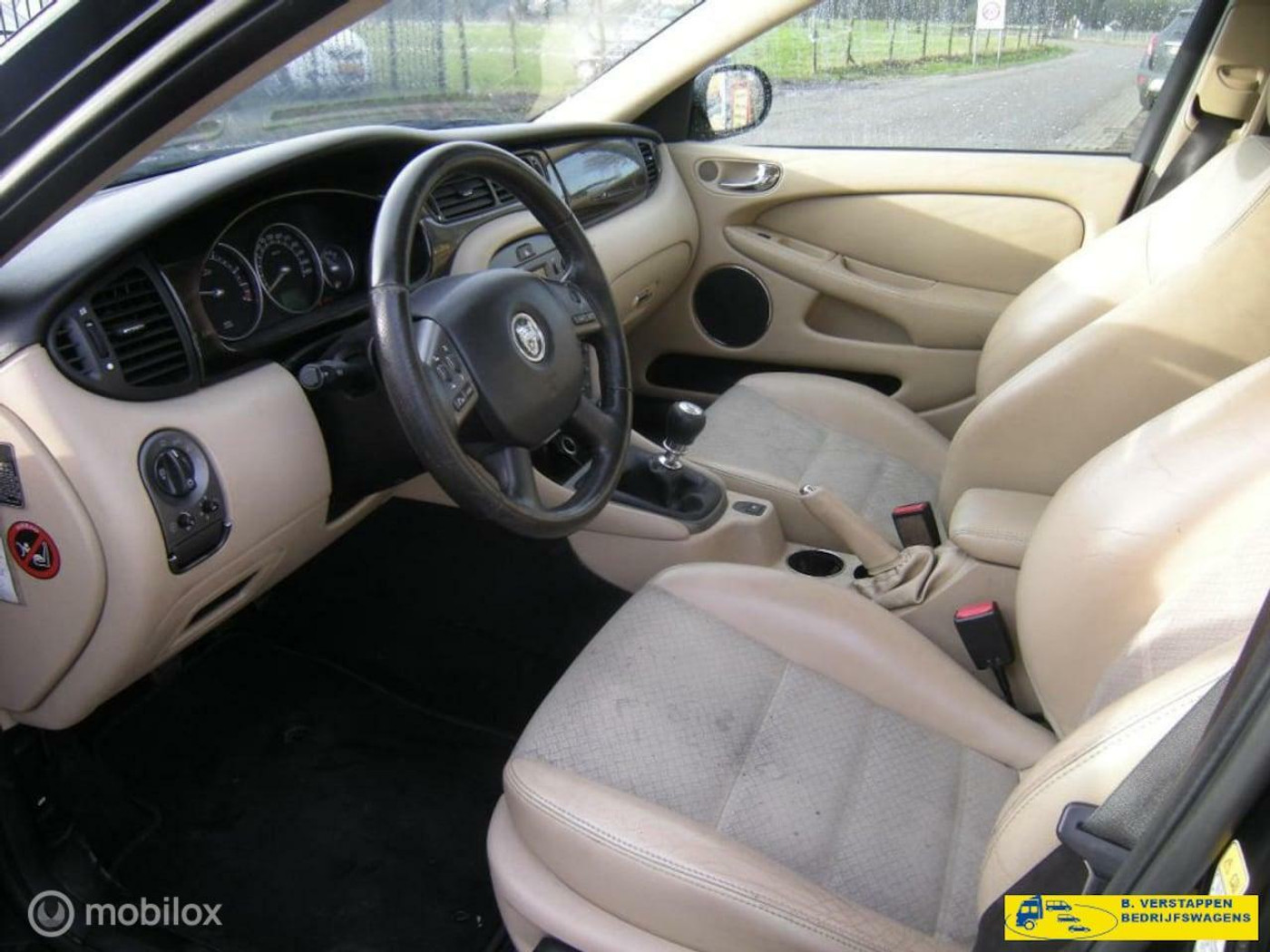 Foto van Jaguar X-type