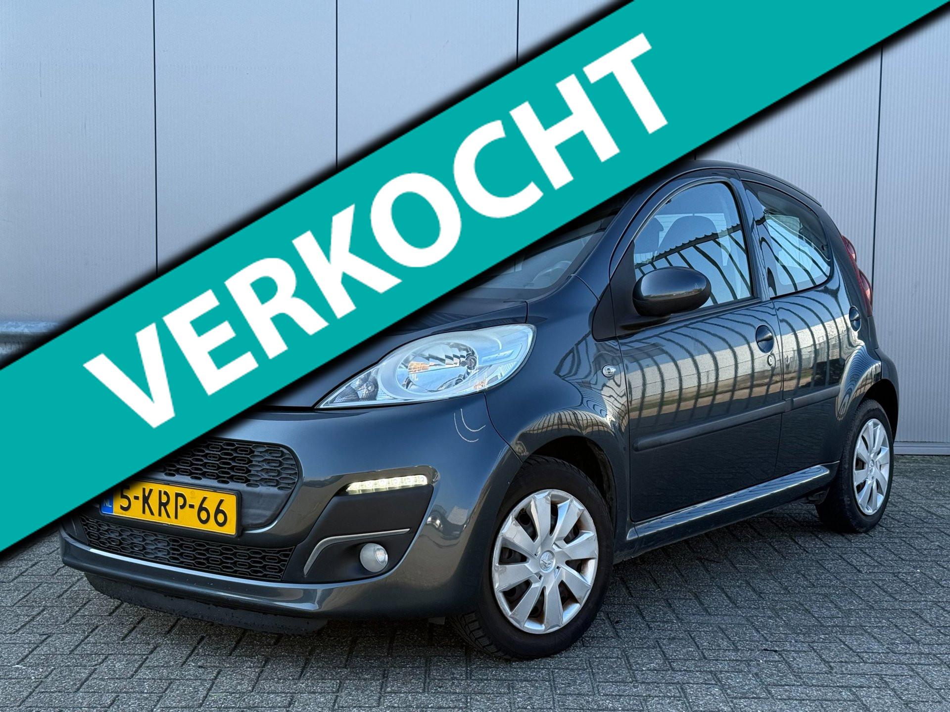 Peugeot 107 1.0 Active 2013 - voorkant