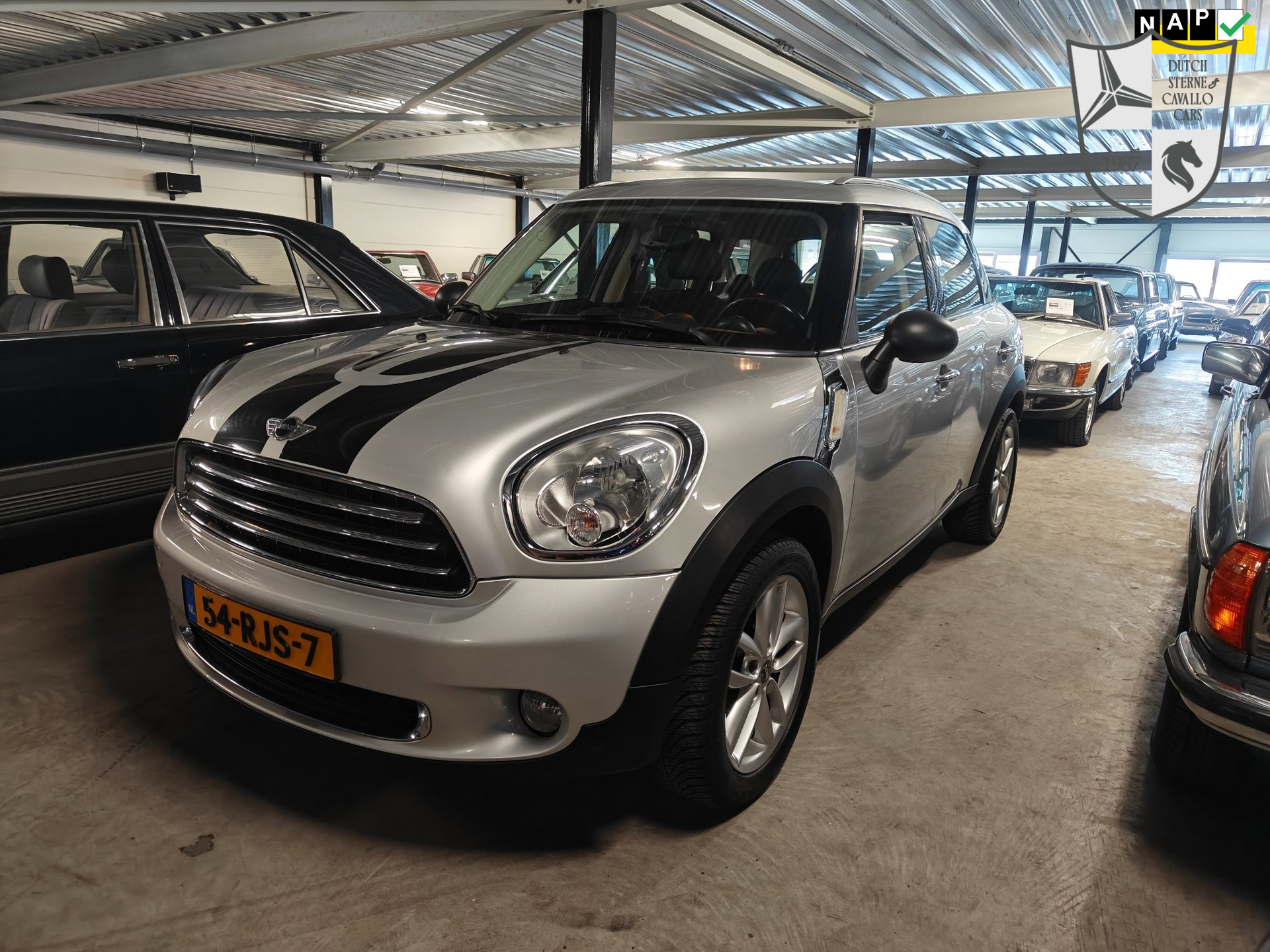 Mini One Countryman , NL auto, Boekjes, NAP, Nwe All Season banden 2011 - voorkant