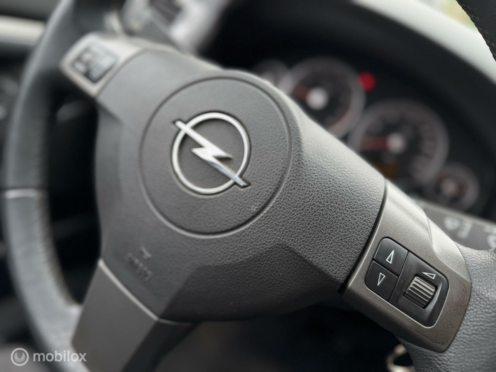 Foto van Opel Vectra GTS
