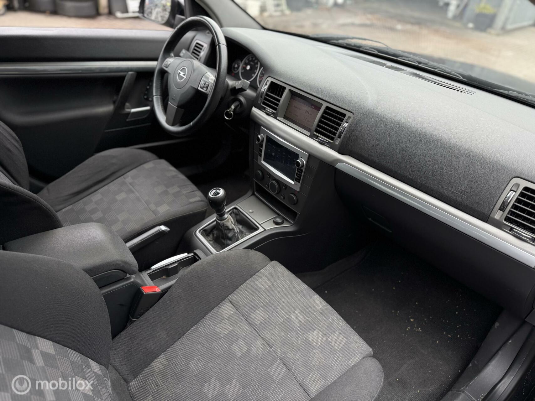 Foto van Opel Vectra GTS