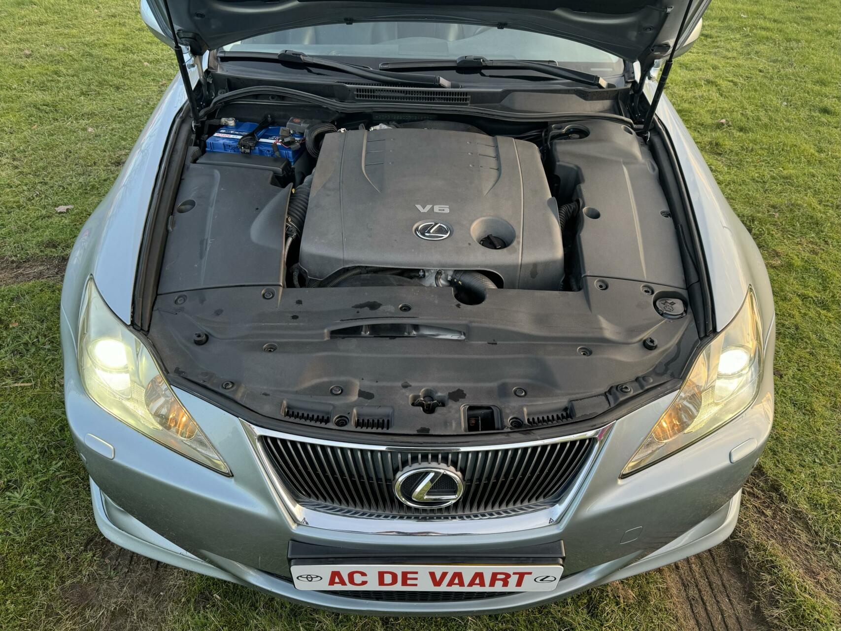Foto van Lexus Is