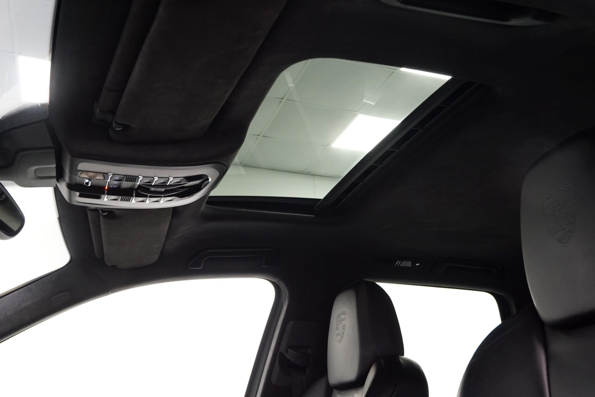Foto van Porsche Cayenne Turbo