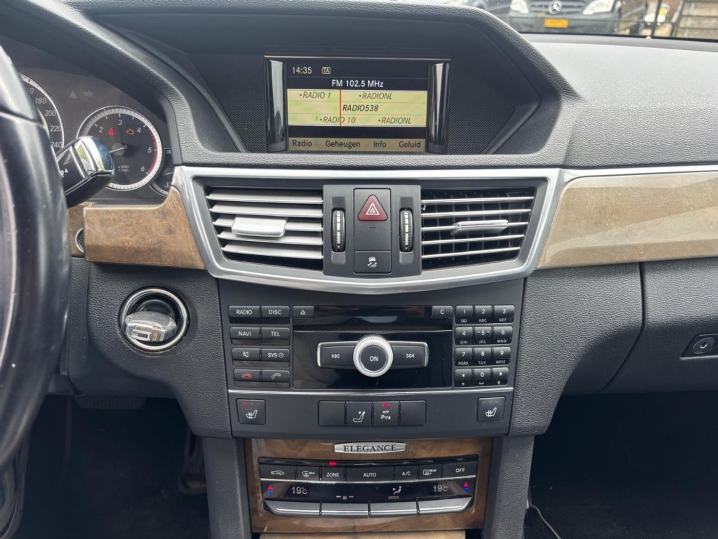 Foto van Mercedes-Benz E 350 CDI