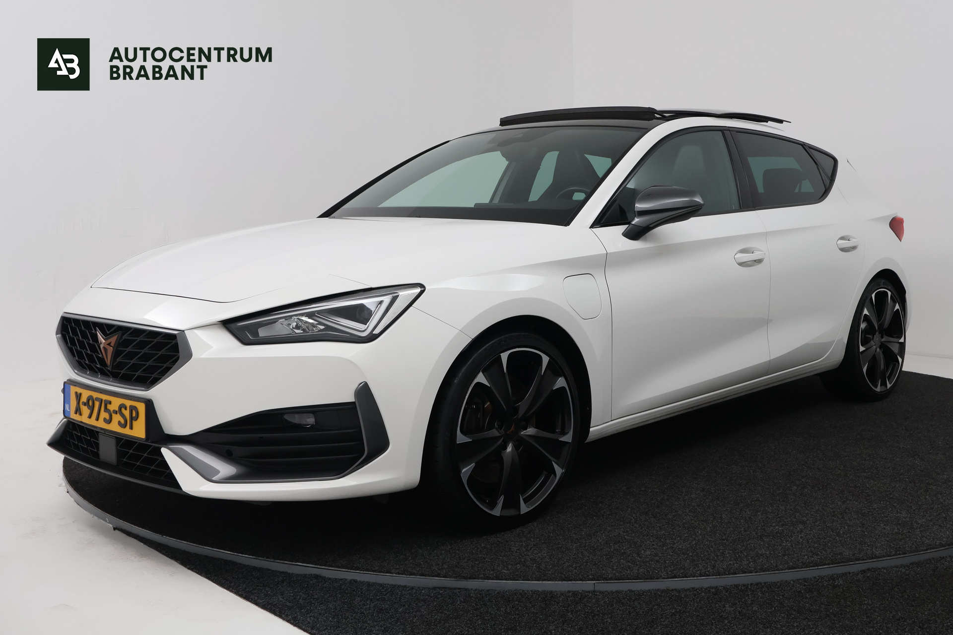 Cupra Cupra Leon E-hybrid180 1.4 e-Hybrid VZ Adrenaline (PANORAMADAK, STOEL/STUUR VERWARMING, CRUISE CONTROL ADAPTIEF) 2021 - voorkant