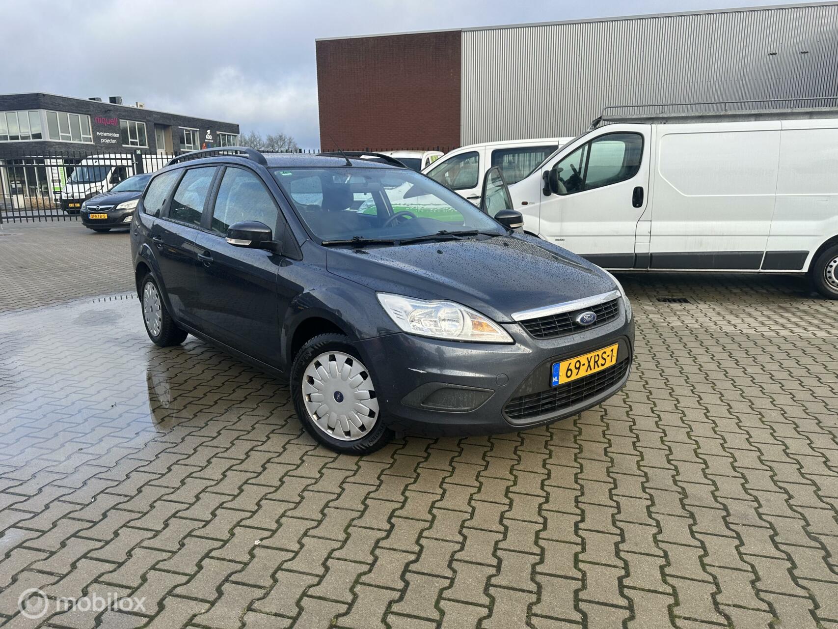 Ford Focus Wagon 1.6 TDCi nieuwe banden 2011 - voorkant