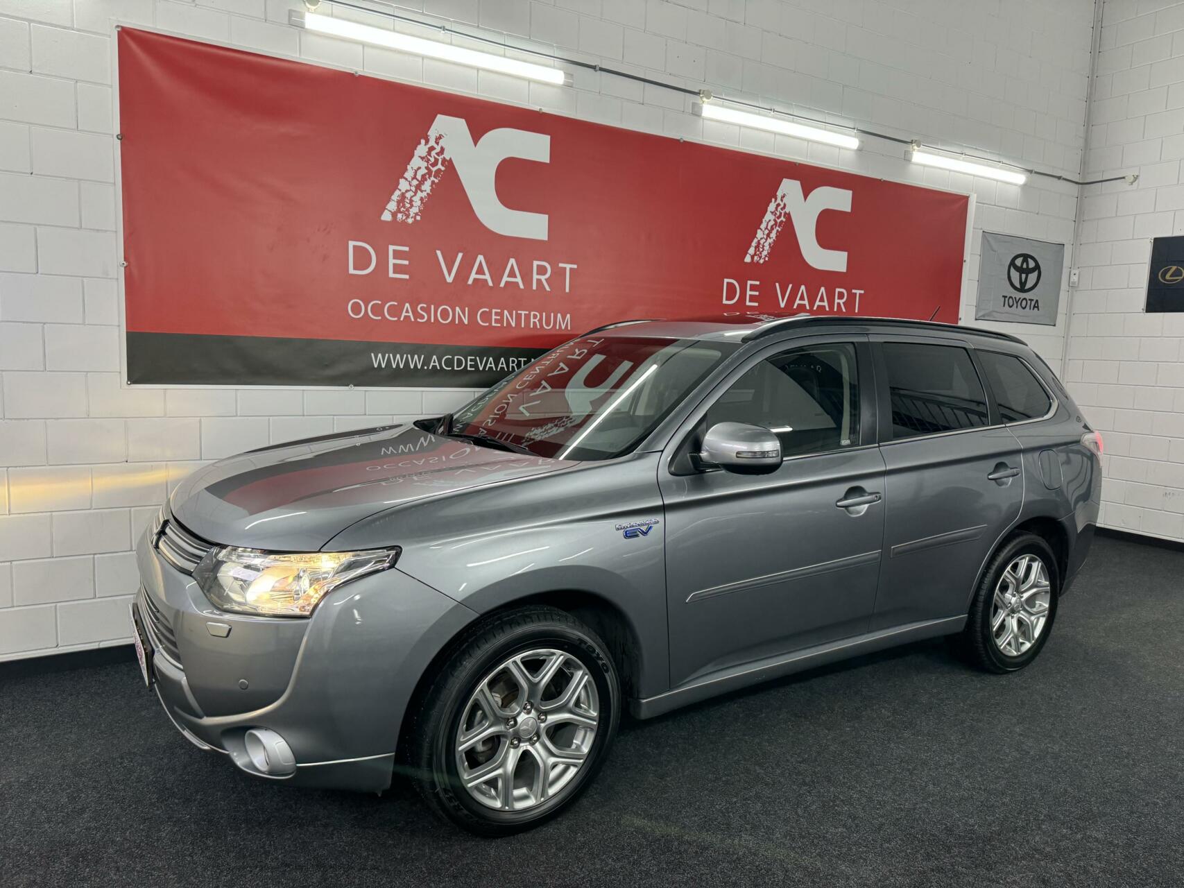 Mitsubishi Outlander 2.0 PHEV Instyle - VERKOCHT! 2013 - voorkant