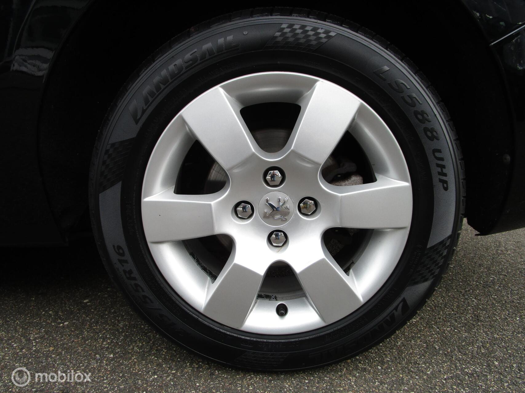 Foto van Peugeot 5008