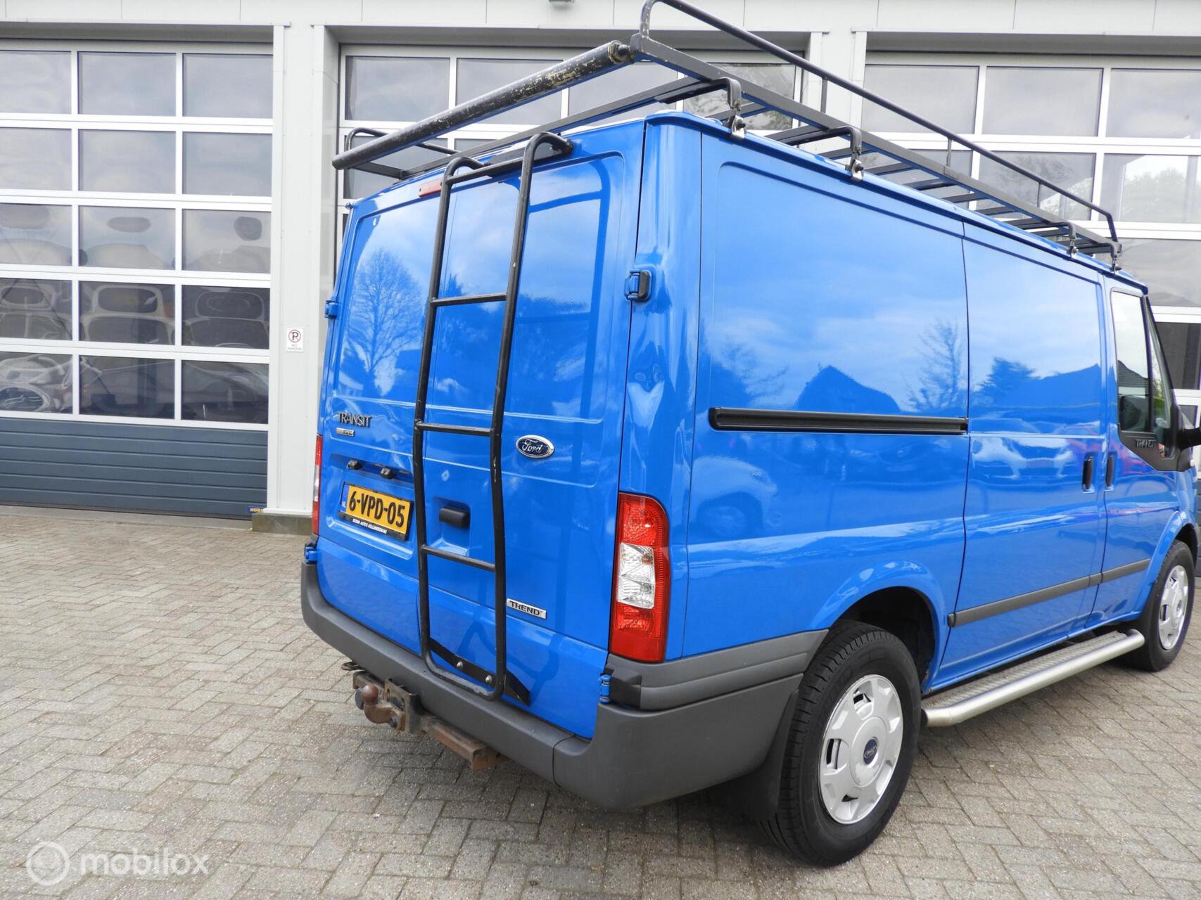 Foto van Ford Transit 300s Van 100dpf 4.27