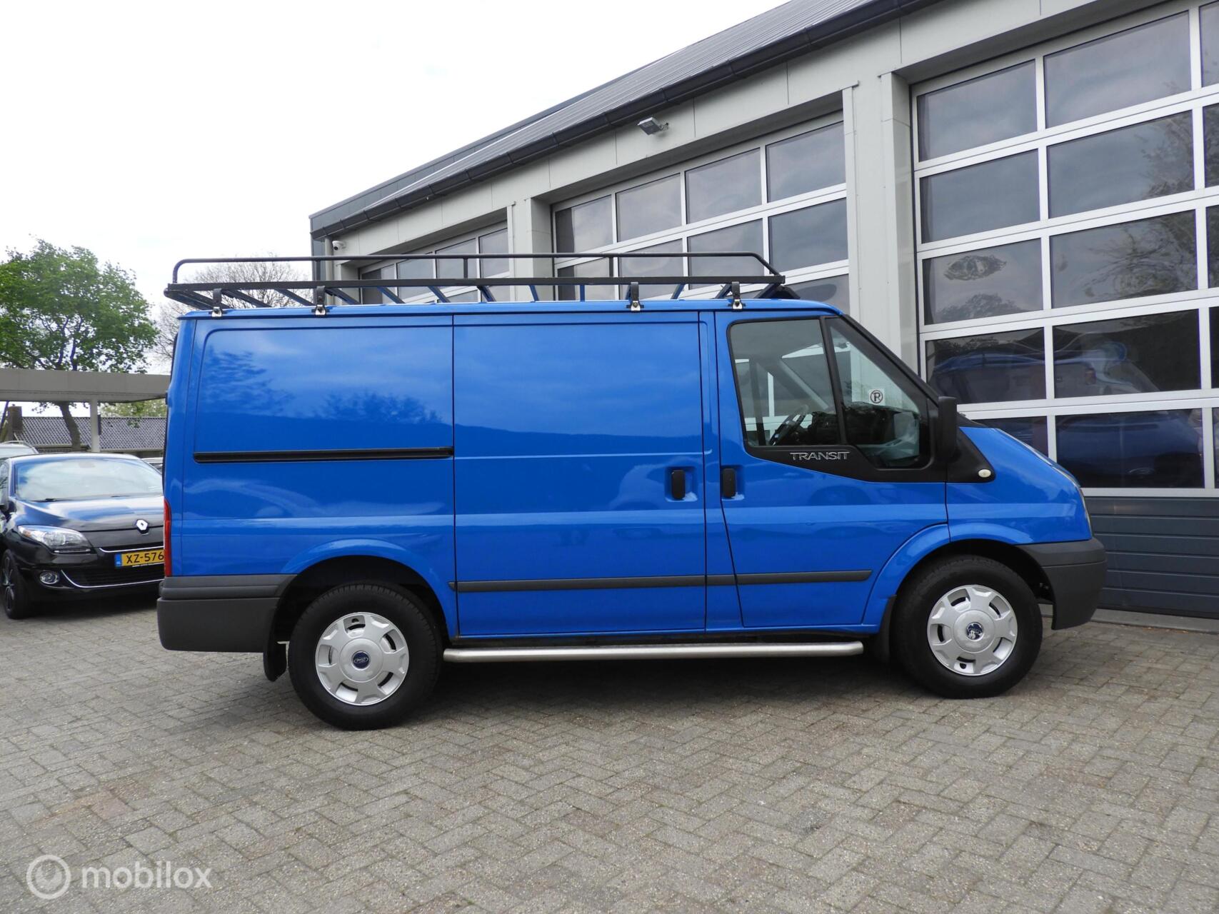 Foto van Ford Transit 300s Van 100dpf 4.27