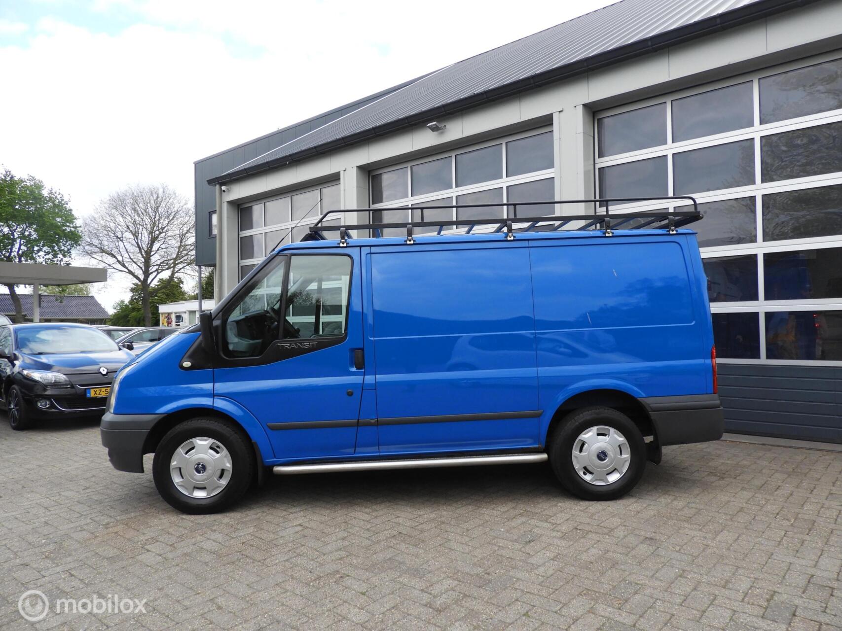 Foto van Ford Transit 300s Van 100dpf 4.27