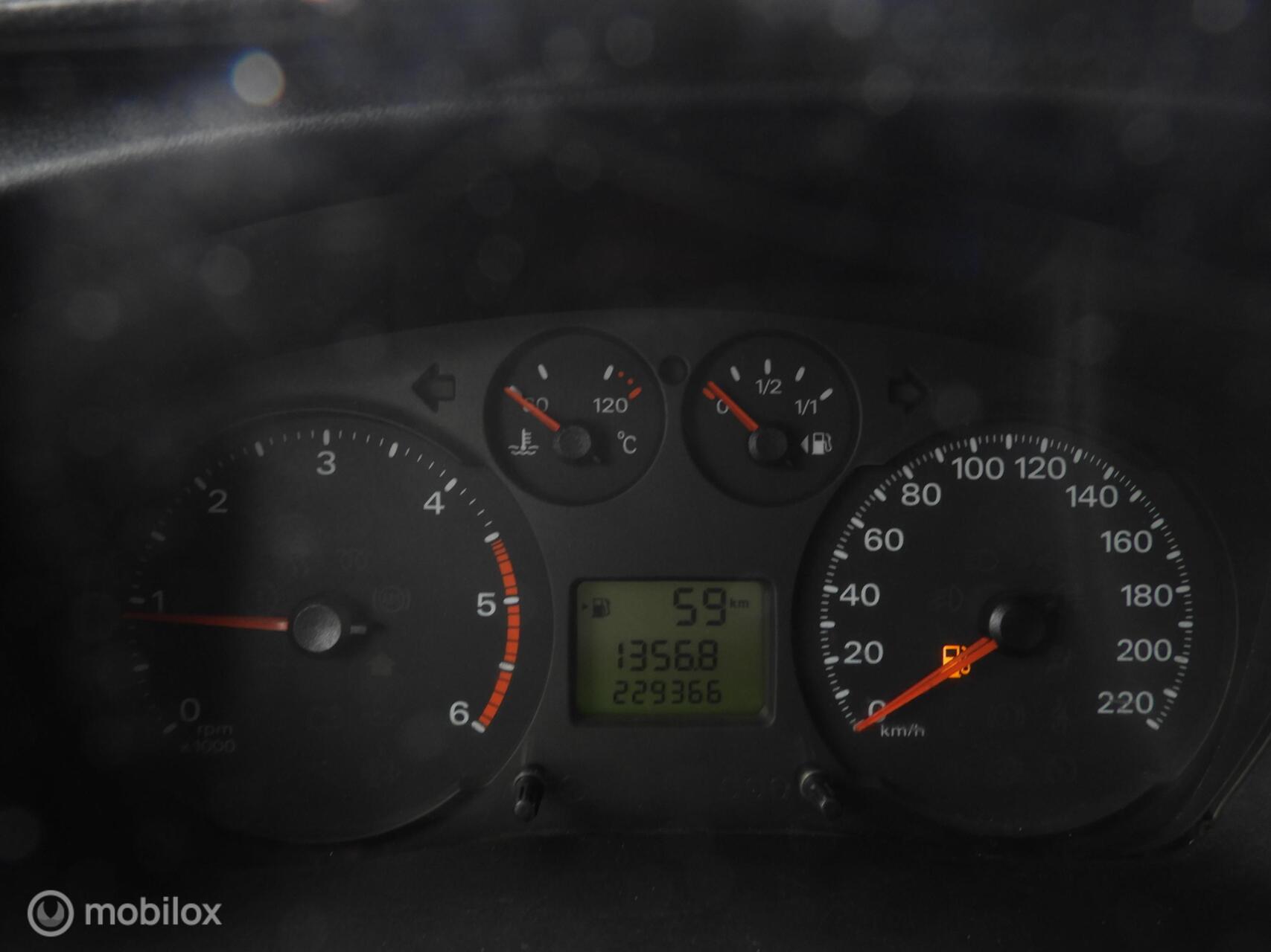 Foto van Ford Transit 300s Van 100dpf 4.27