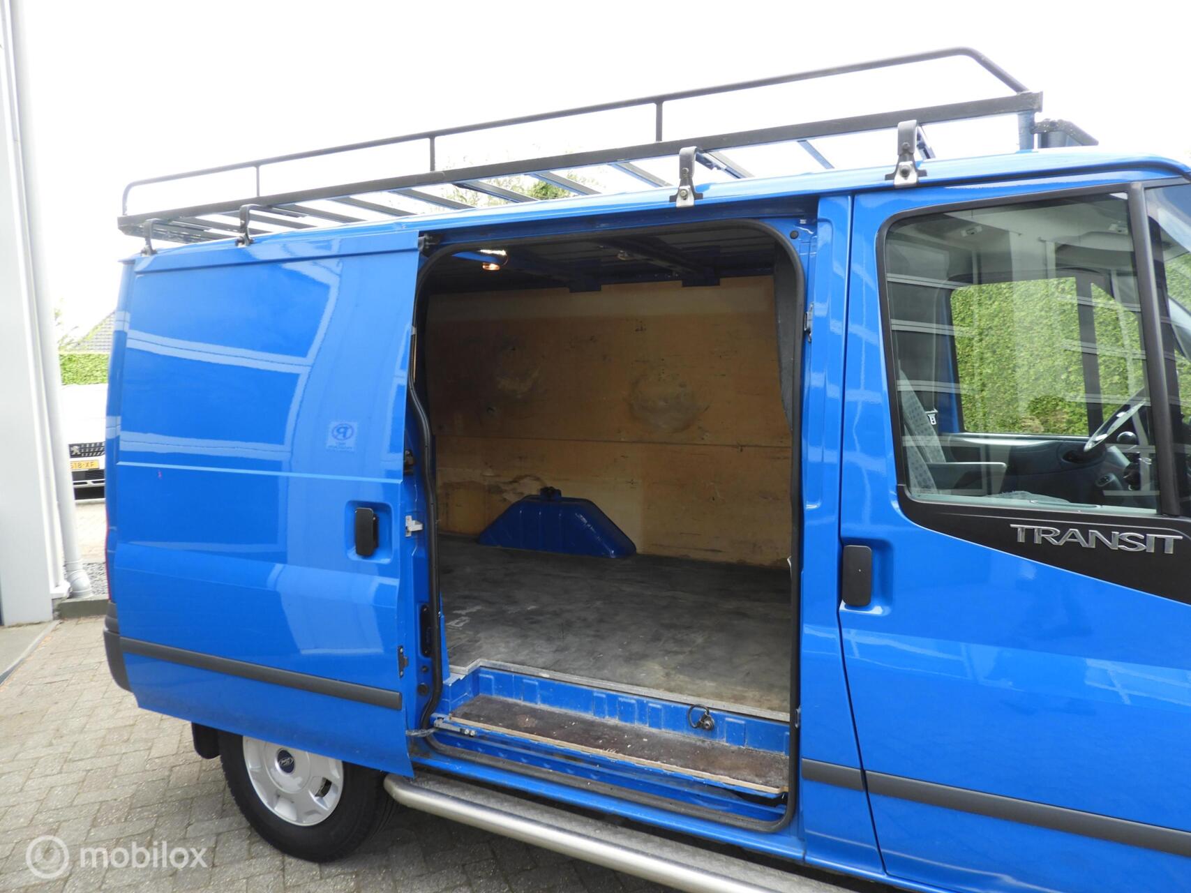 Foto van Ford Transit 300s Van 100dpf 4.27